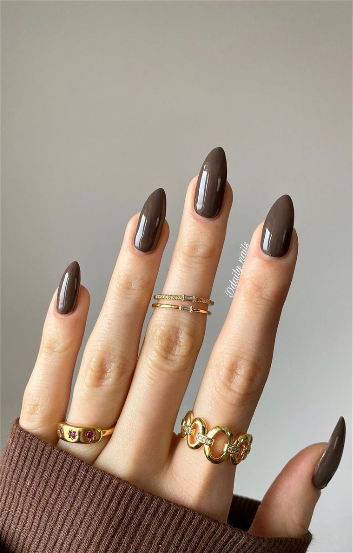 Elegant nude almond nails design for Spring mani 2023