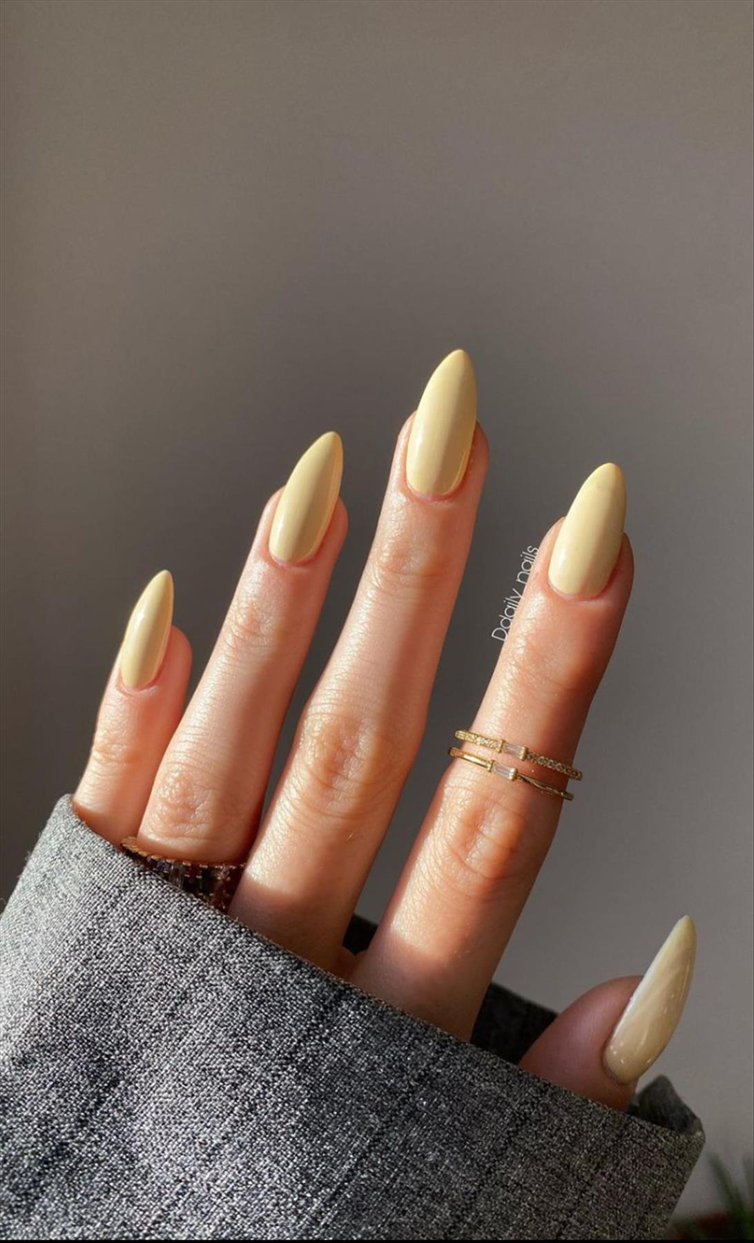 Elegant nude almond nails design for Spring mani 2023