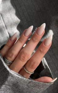 37 Elegant nude almond nails design for Spring nail colors 2023