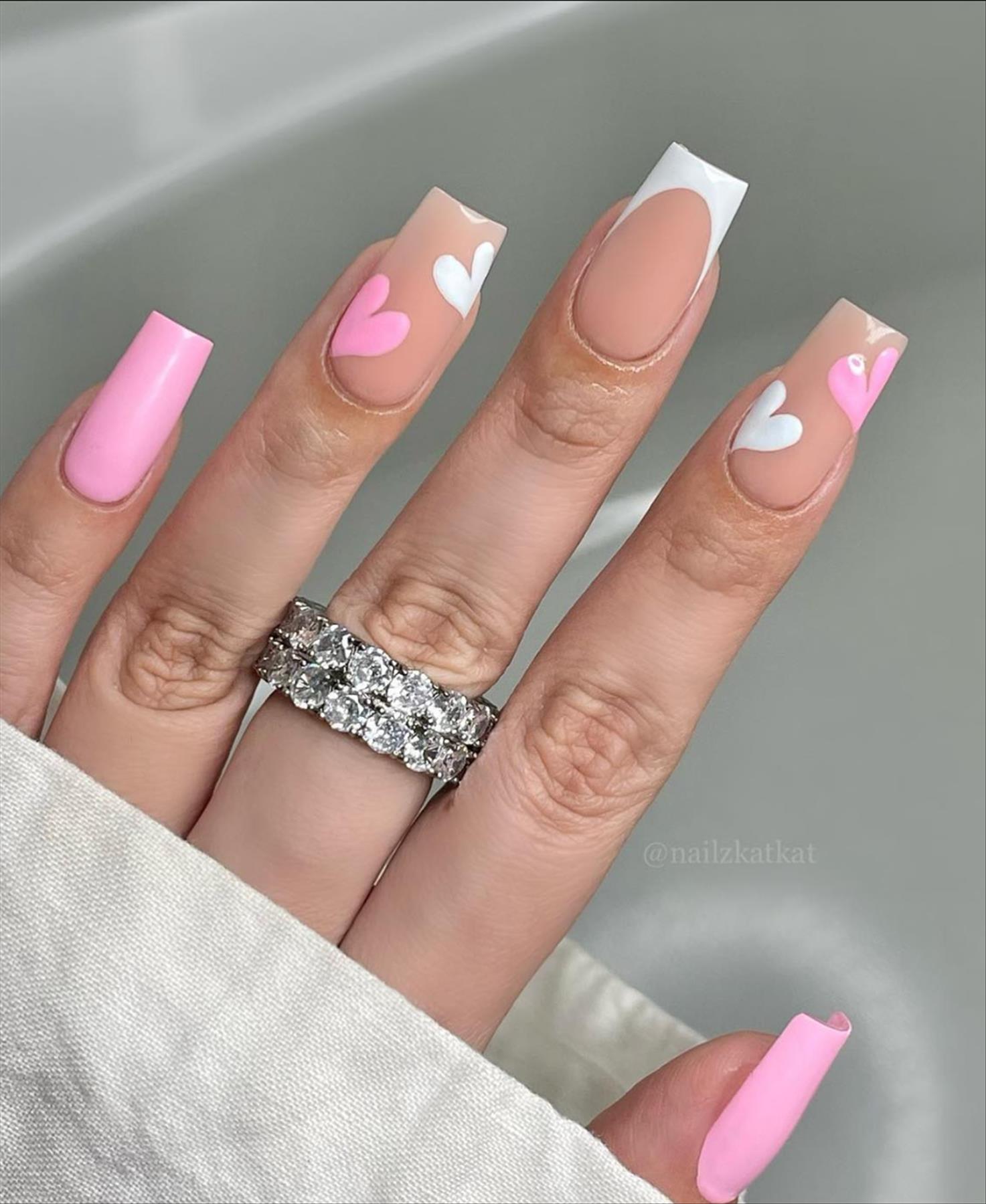 Elegant white Valentine's Day nail designs you'll love