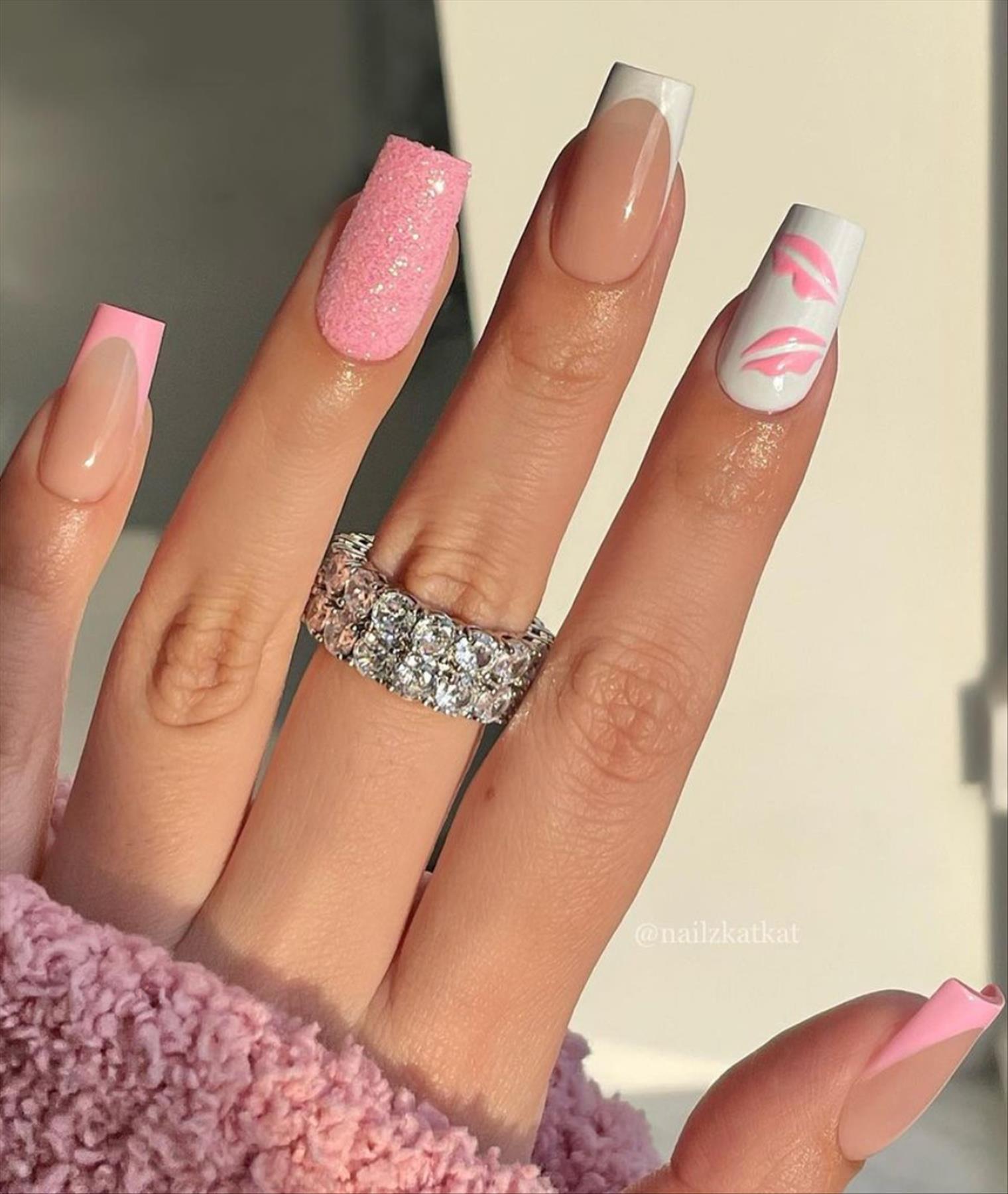 Elegant white Valentine's Day nail designs you'll love