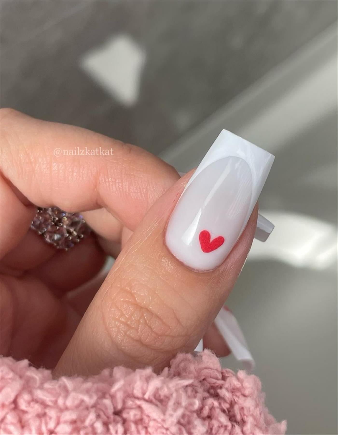 Elegant white Valentine's Day nail designs you'll love