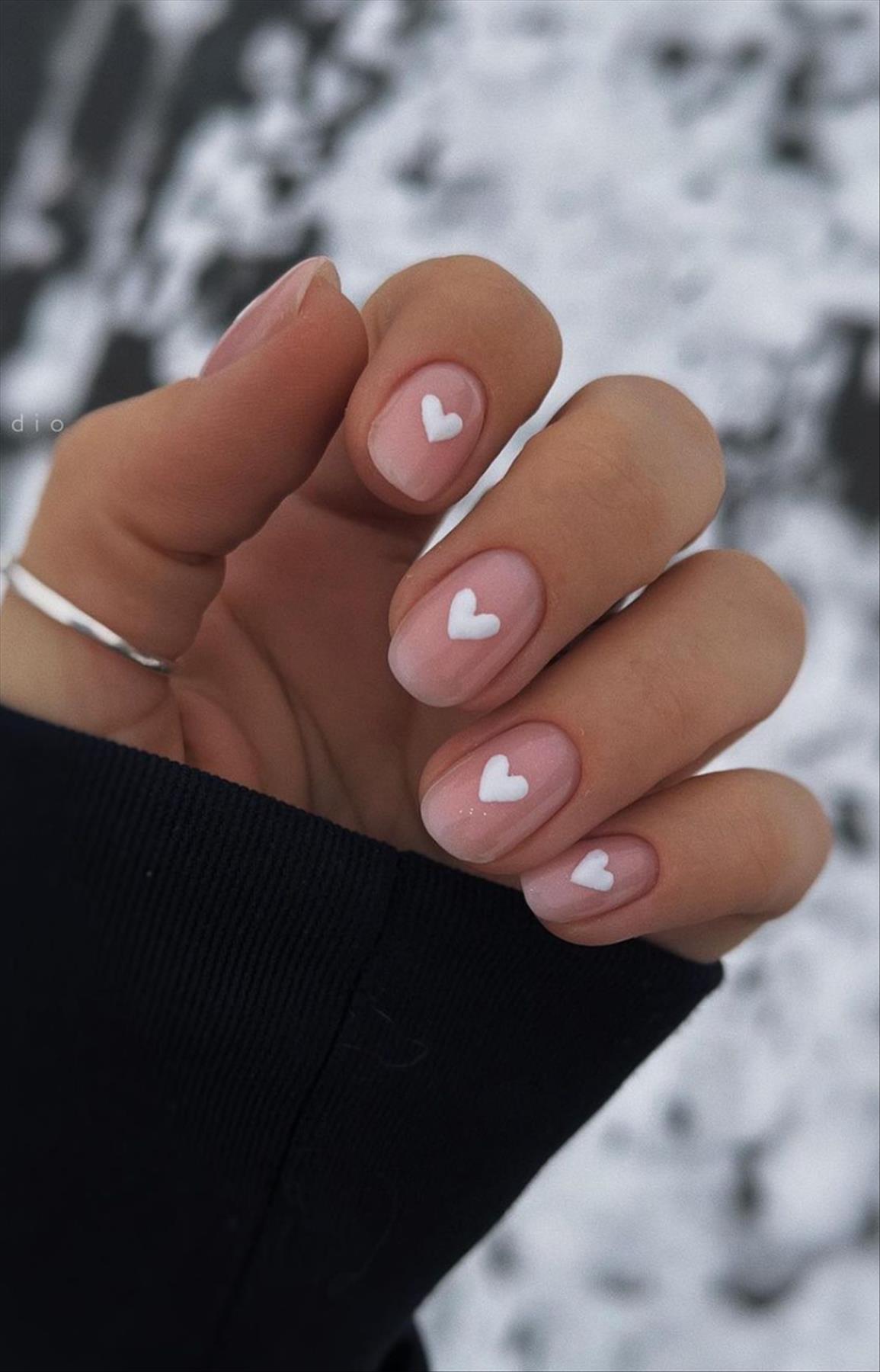 Elegant white Valentine's Day nail designs you'll love