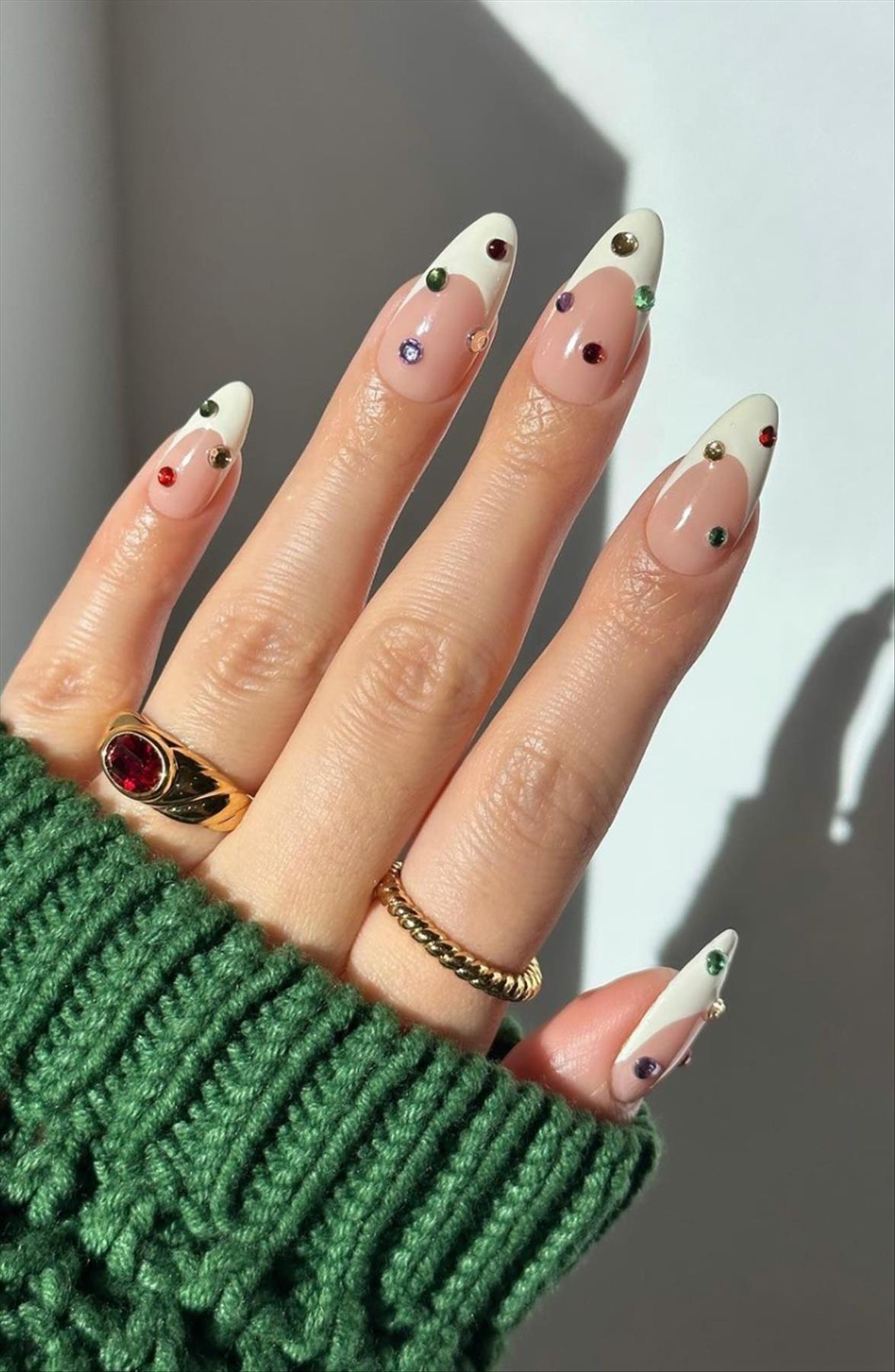 Elegant white Valentine's Day nail designs you'll love