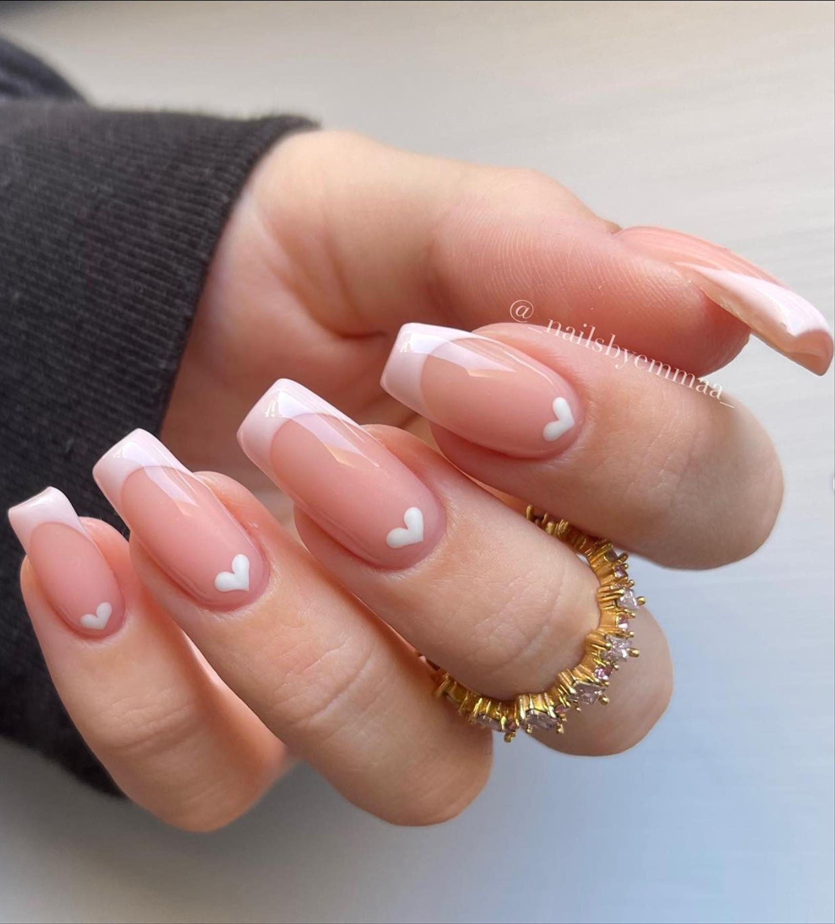 Elegant white Valentine's Day nail designs you'll love