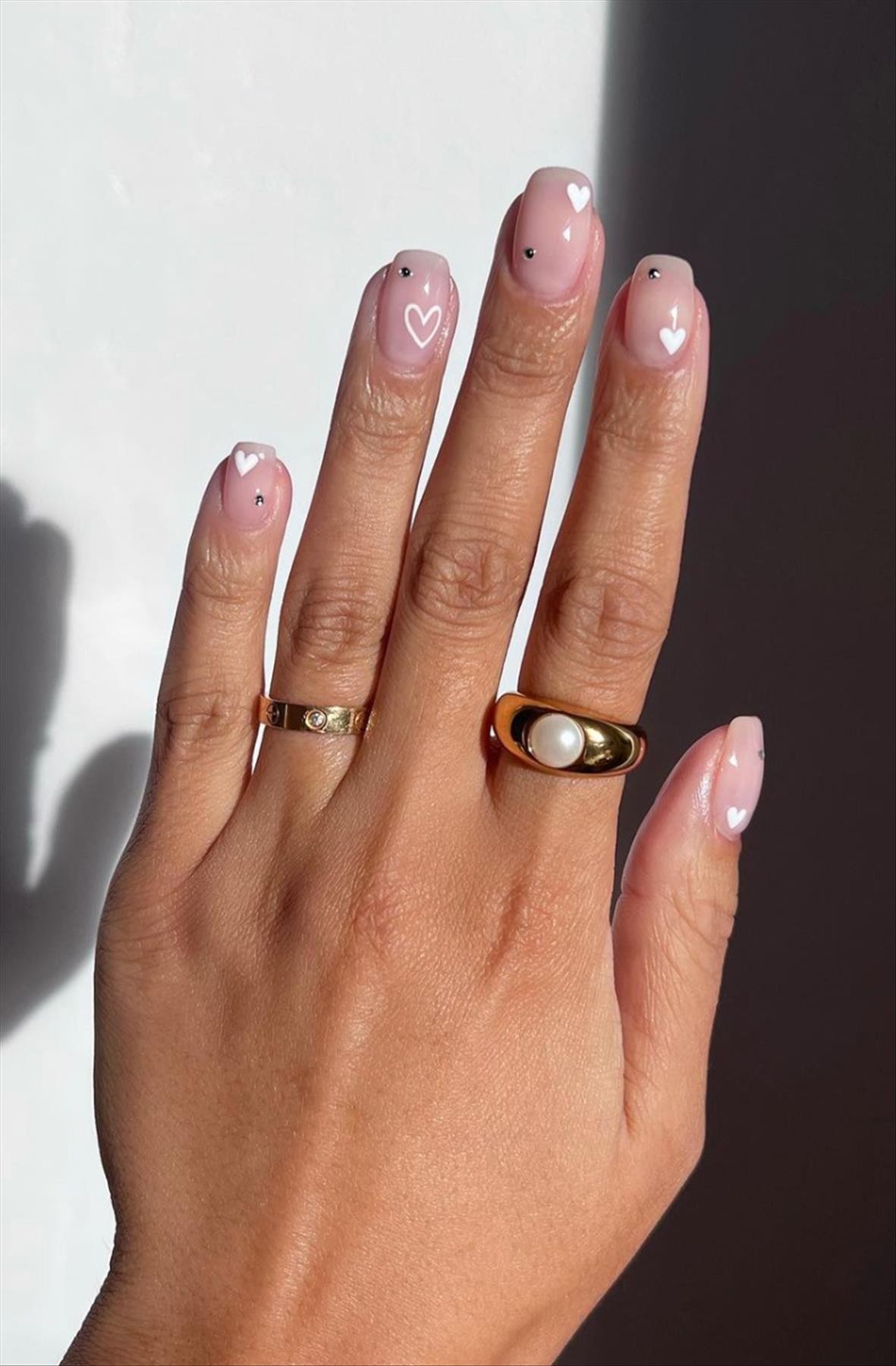 Elegant white Valentine's Day nail designs you'll love