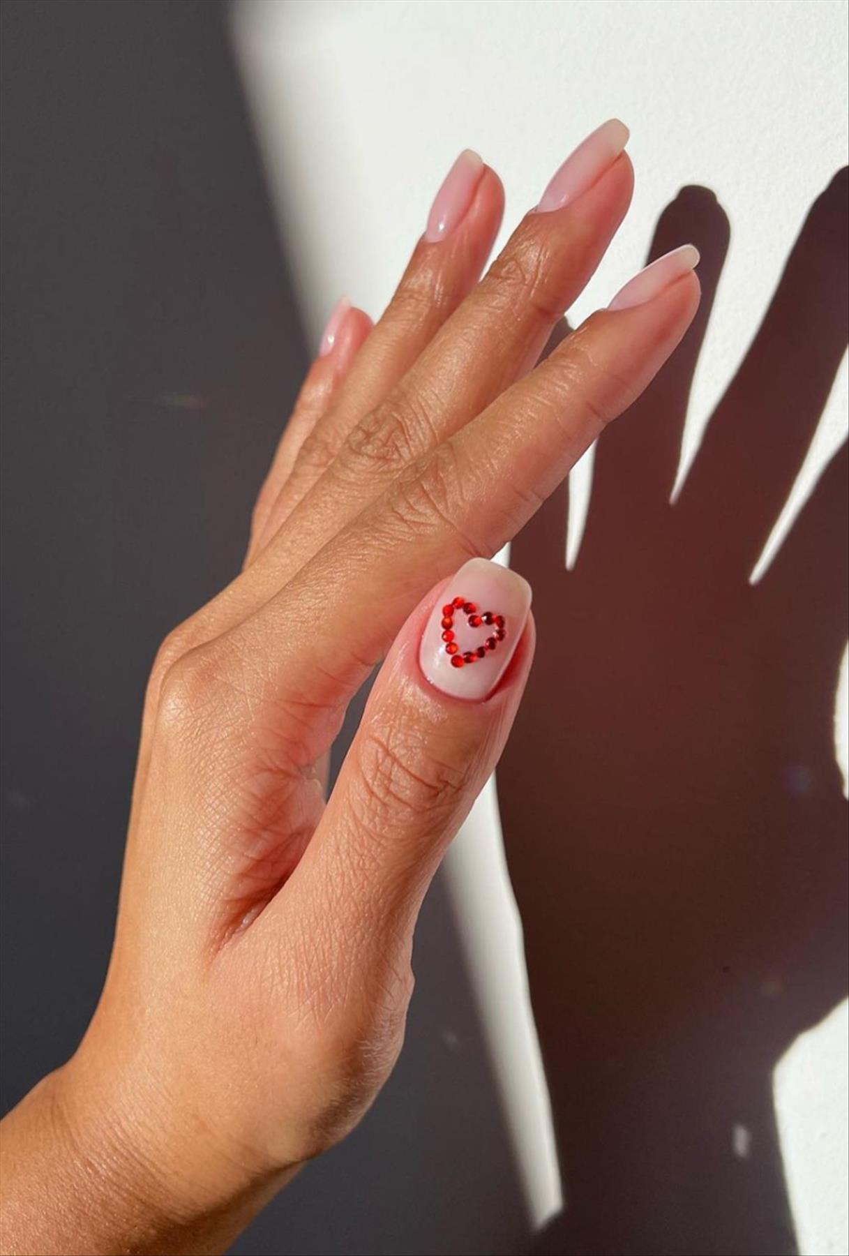 Elegant white Valentine's Day nail designs you'll love