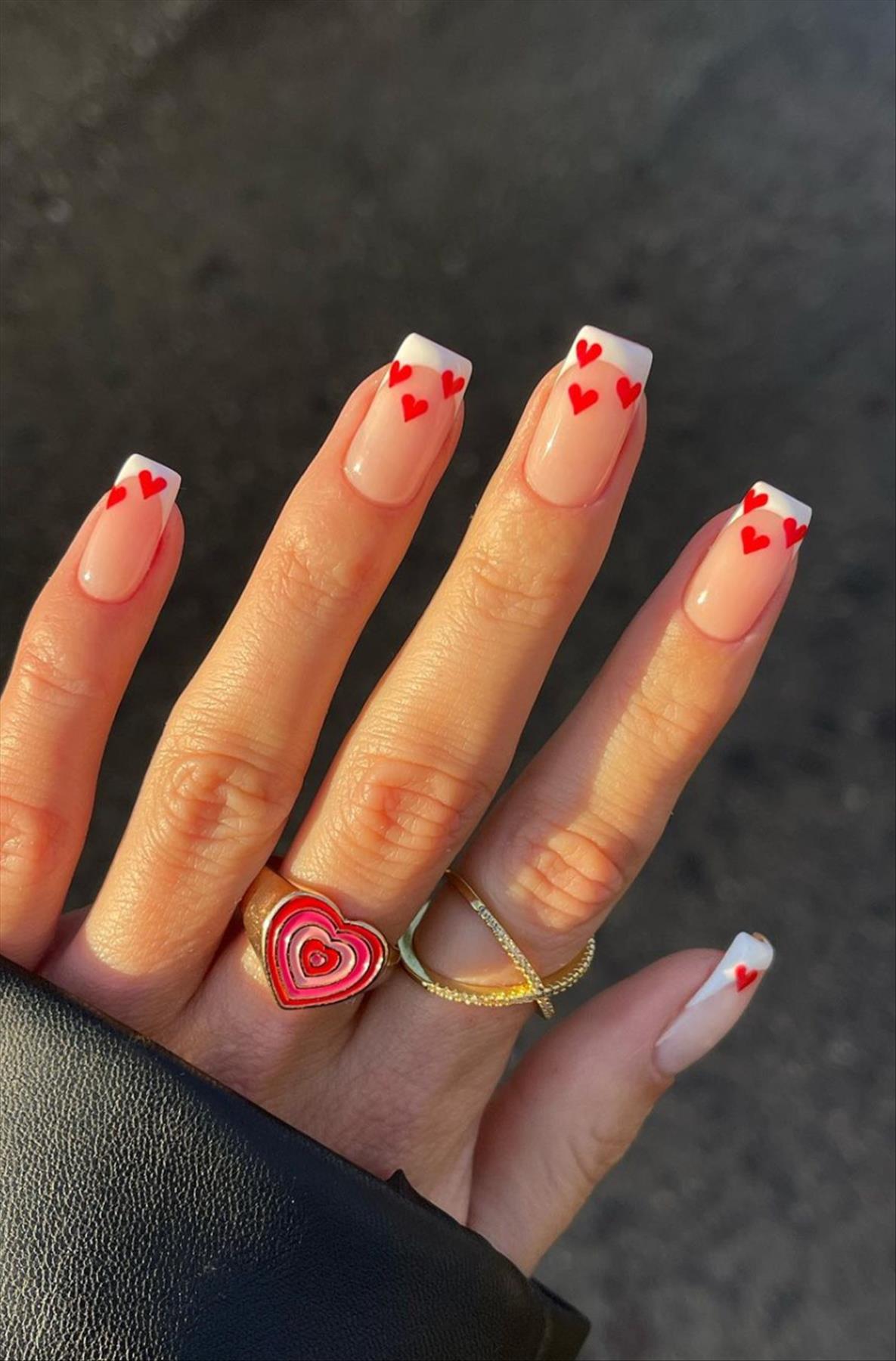 Elegant white Valentine's Day nail designs you'll love