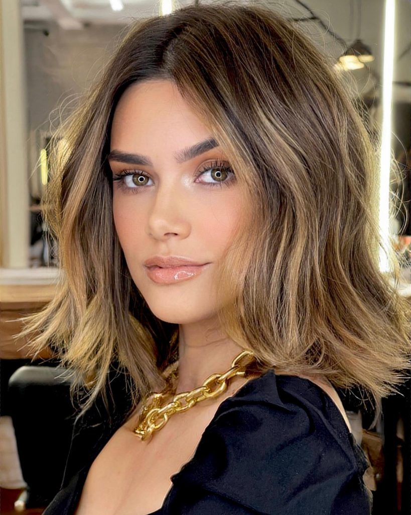 Medium Length Haircut for Women: The Perfect Balance Between Style and Practicality