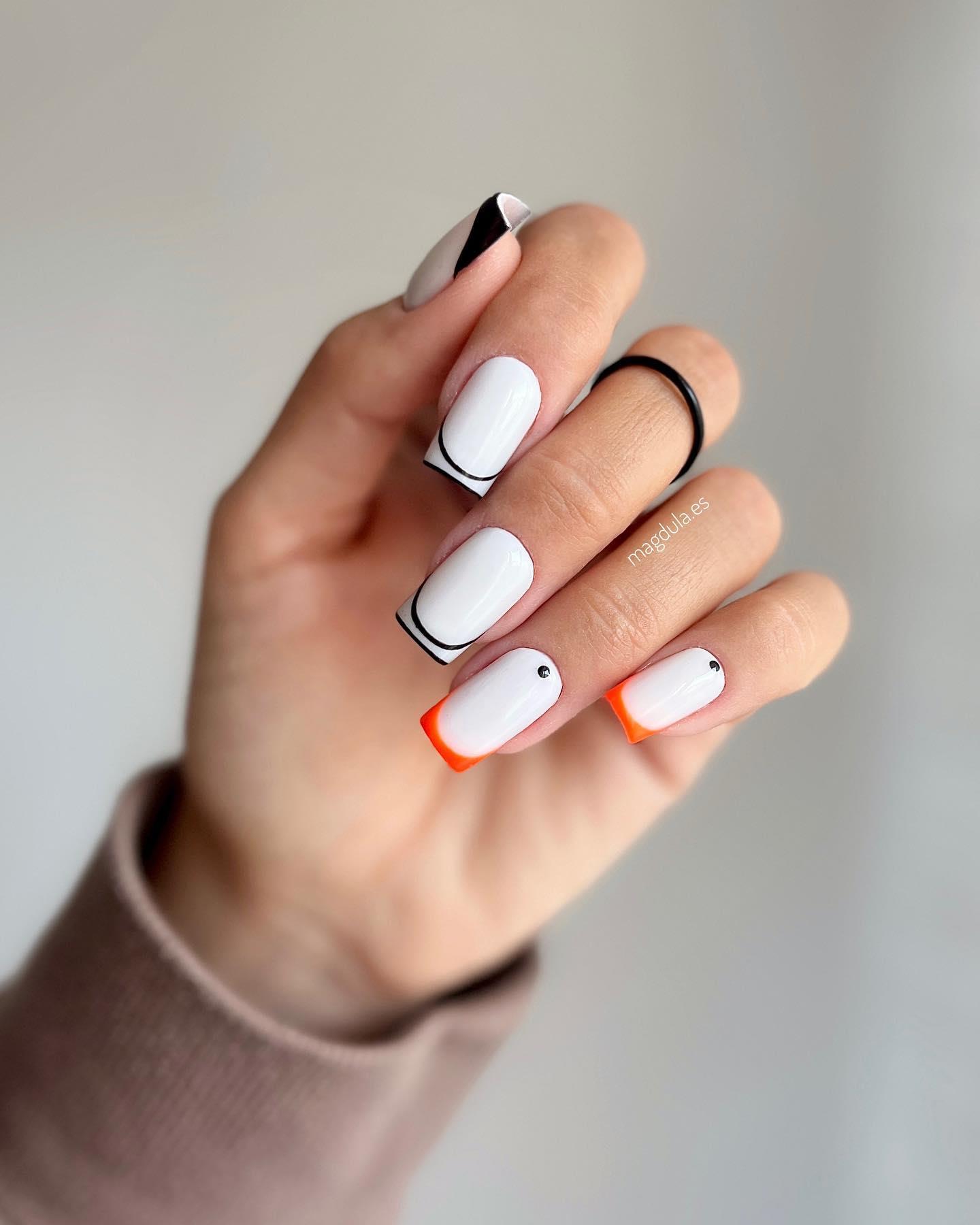 Beautiful short square acrylic nails for Summer 