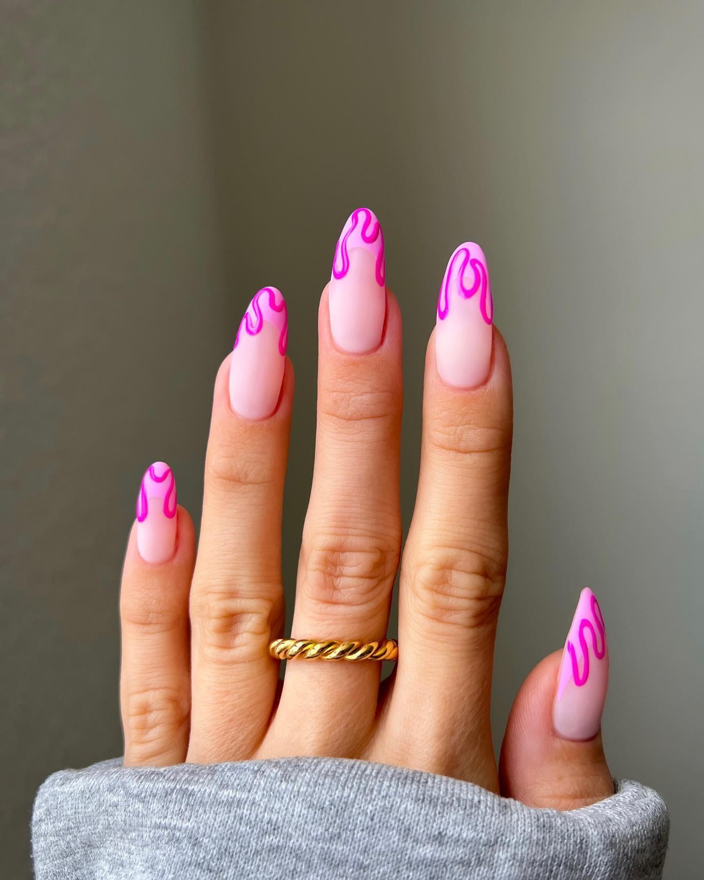 Summer Almond Nails: The Perfect Accessory for the Season