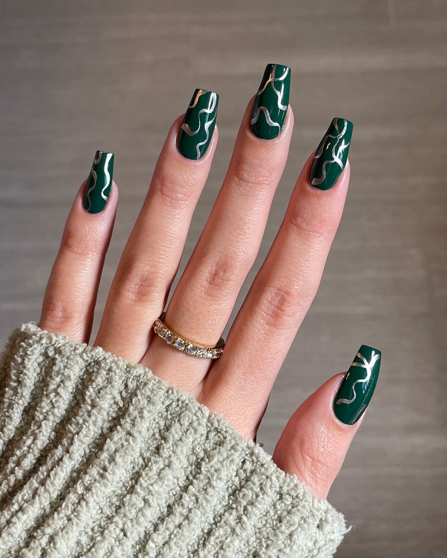 Cool Fall nail colors and designs for 2023