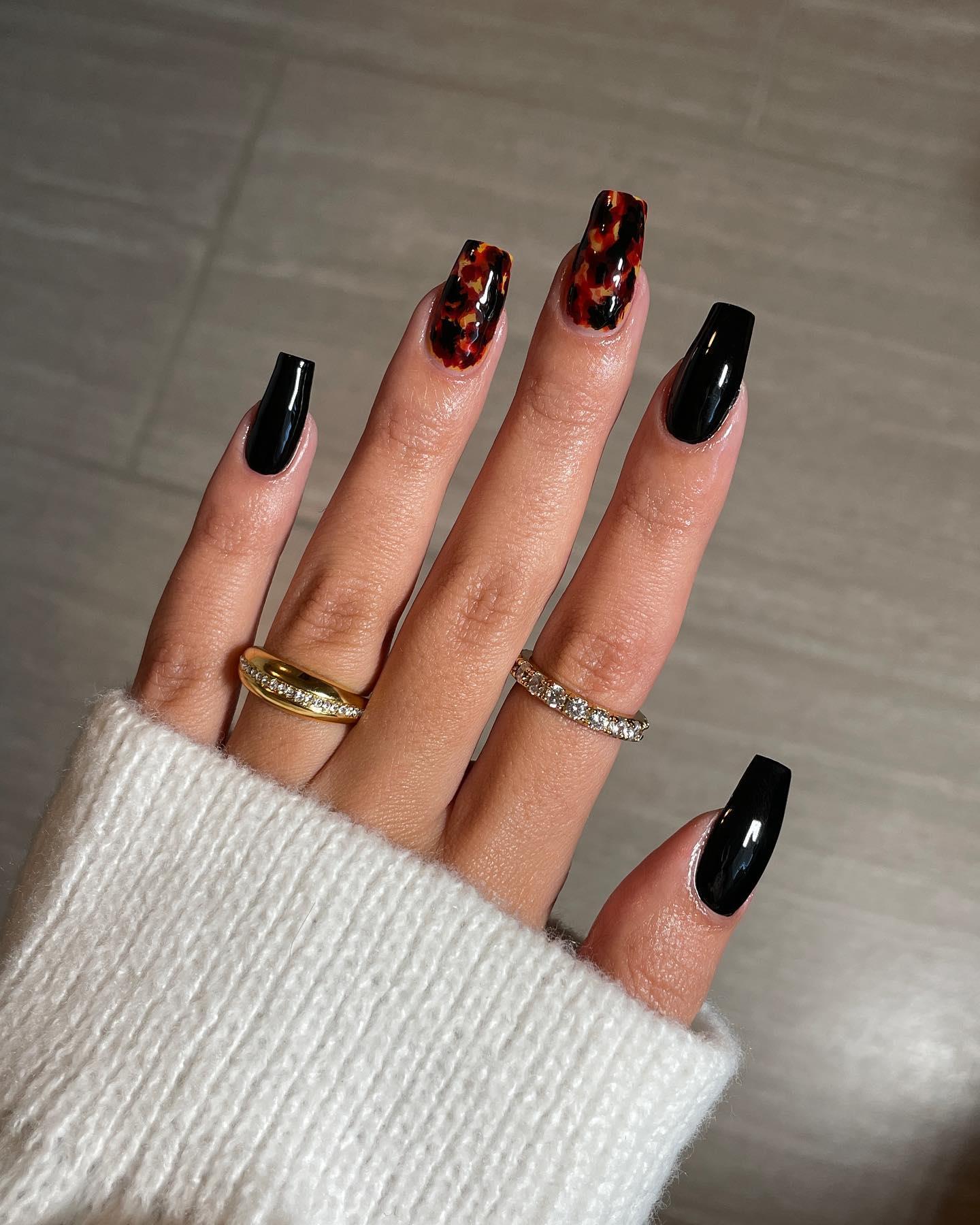 Cool Fall nail colors and designs for 2023