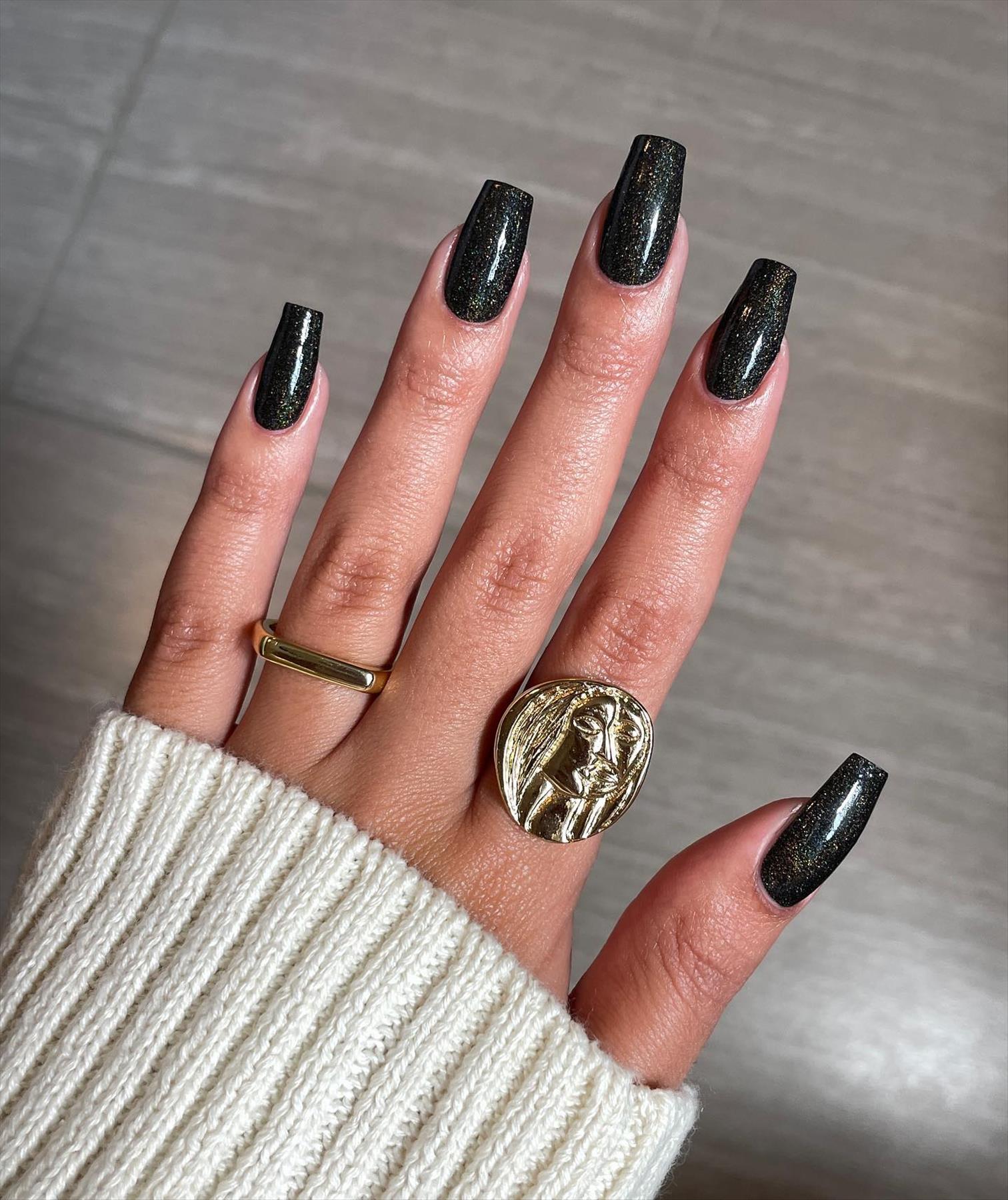 Cool Fall nail colors and designs for 2023