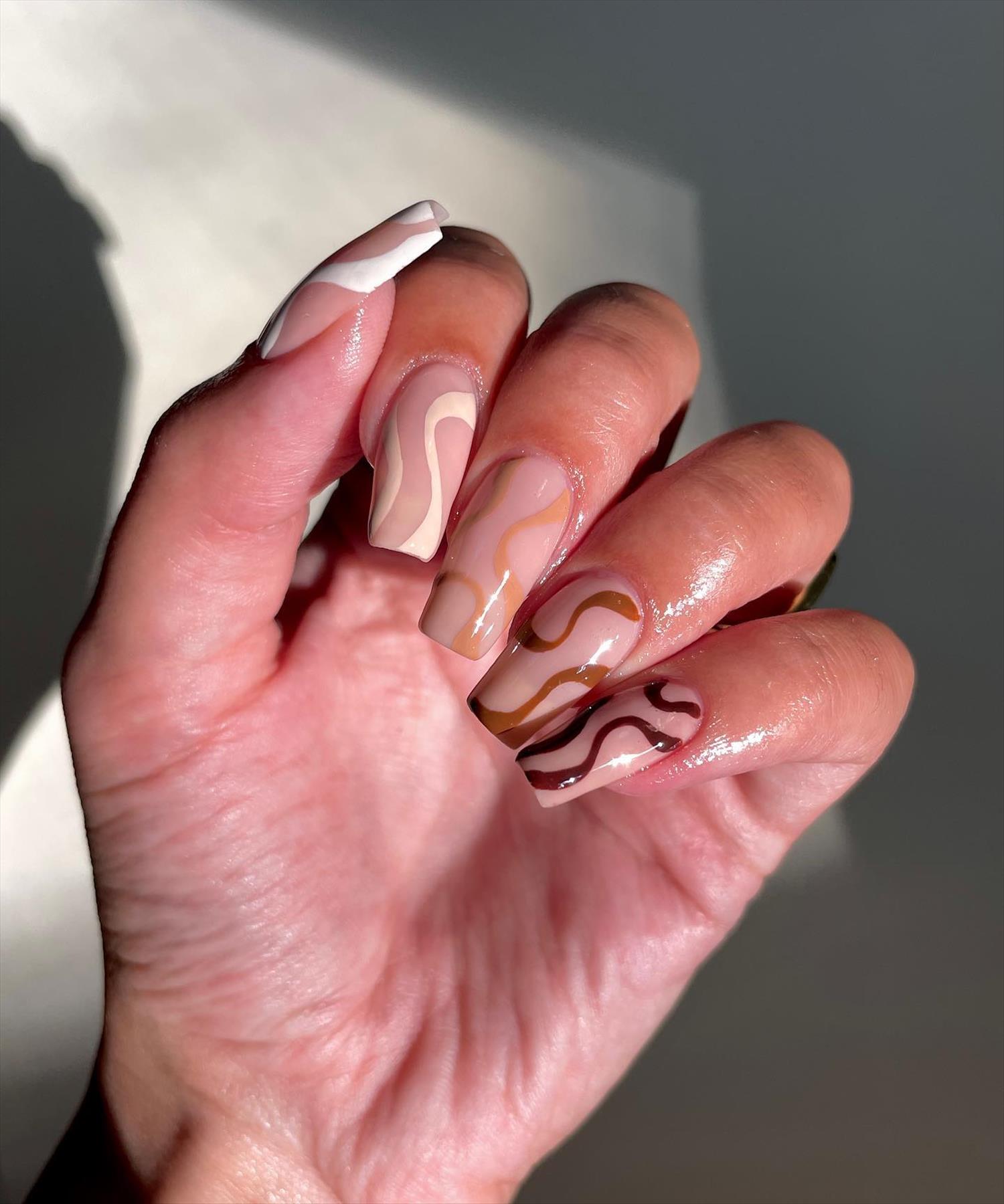 Cool Fall nail colors and designs for 2023