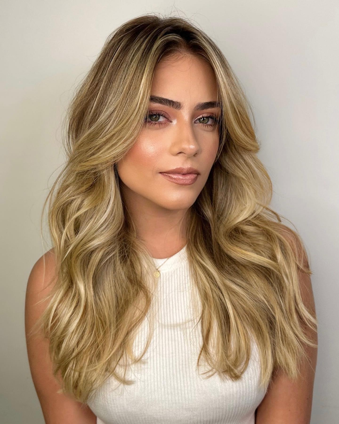 Alluring Medium length hair with layers to try