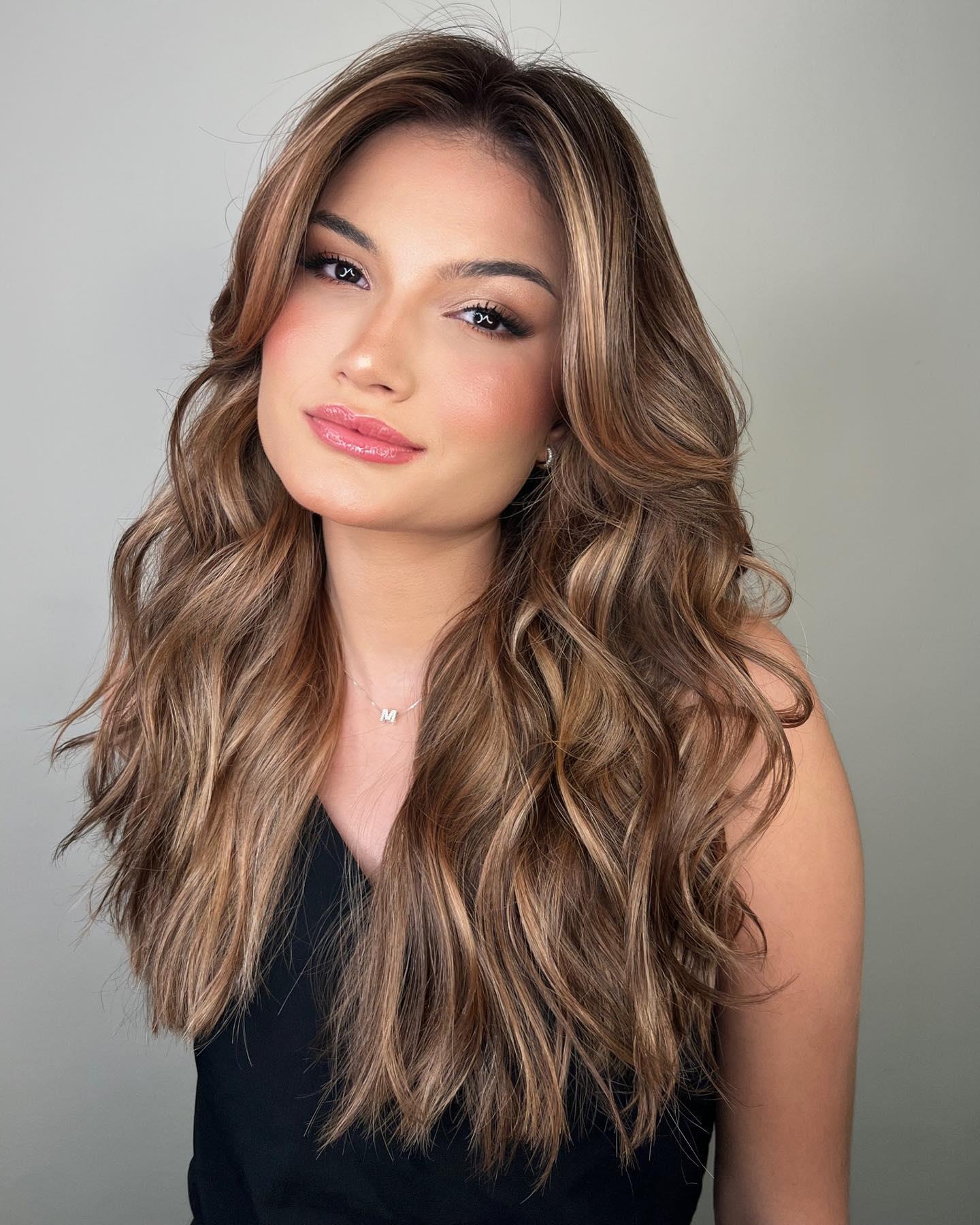 Alluring Medium length hair with layers to try