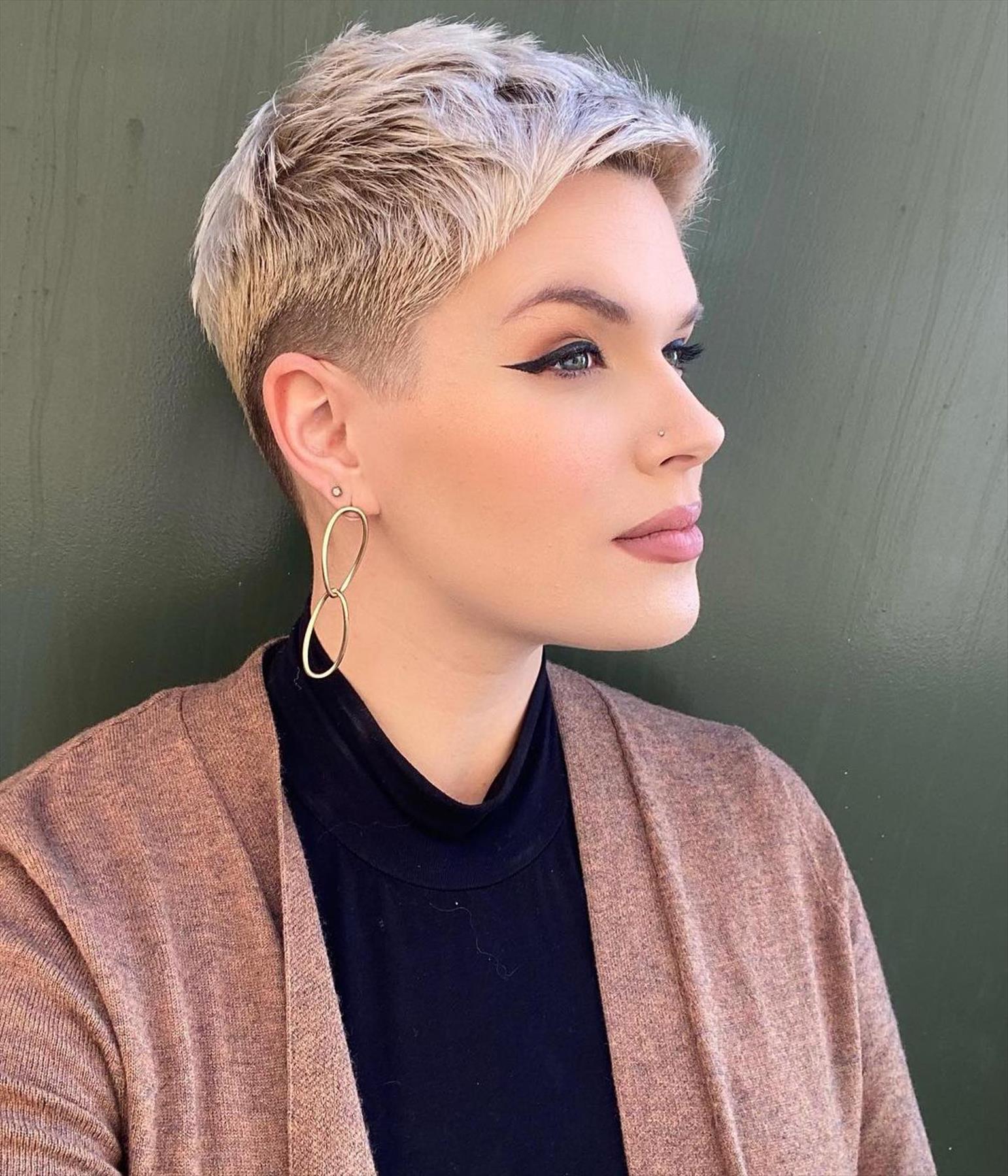 Ash-blonde short pixie haircuts for women to be cool