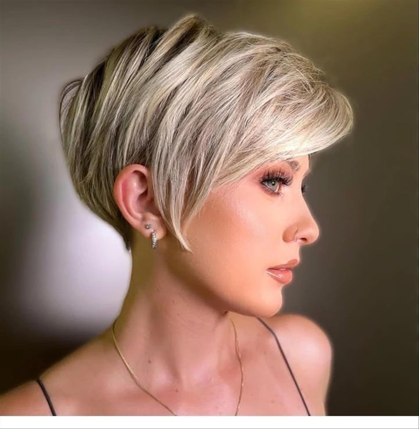 Ash-blonde short pixie haircuts for women to be cool