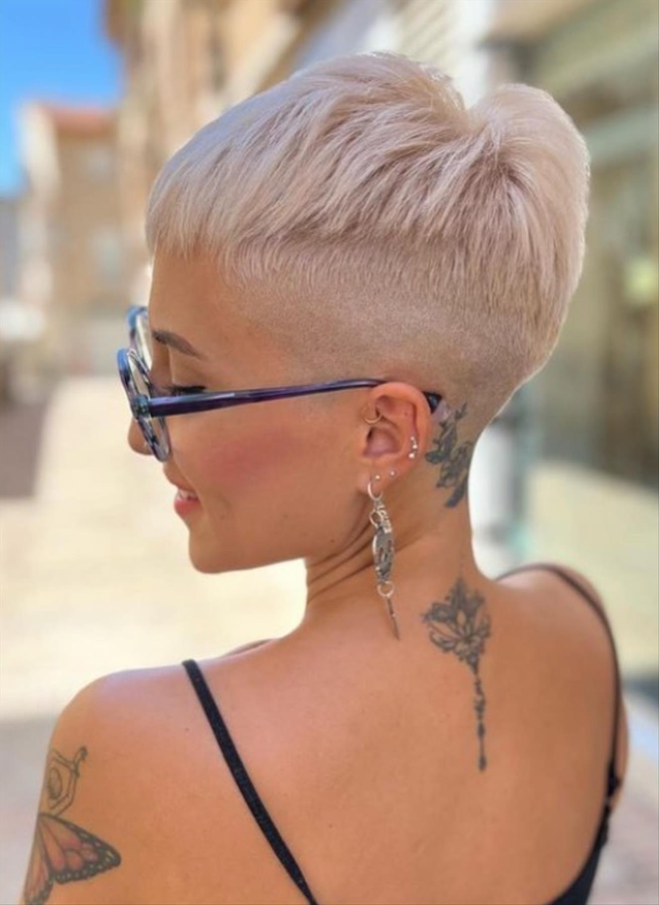 Ash-blonde short pixie haircuts for women to be cool