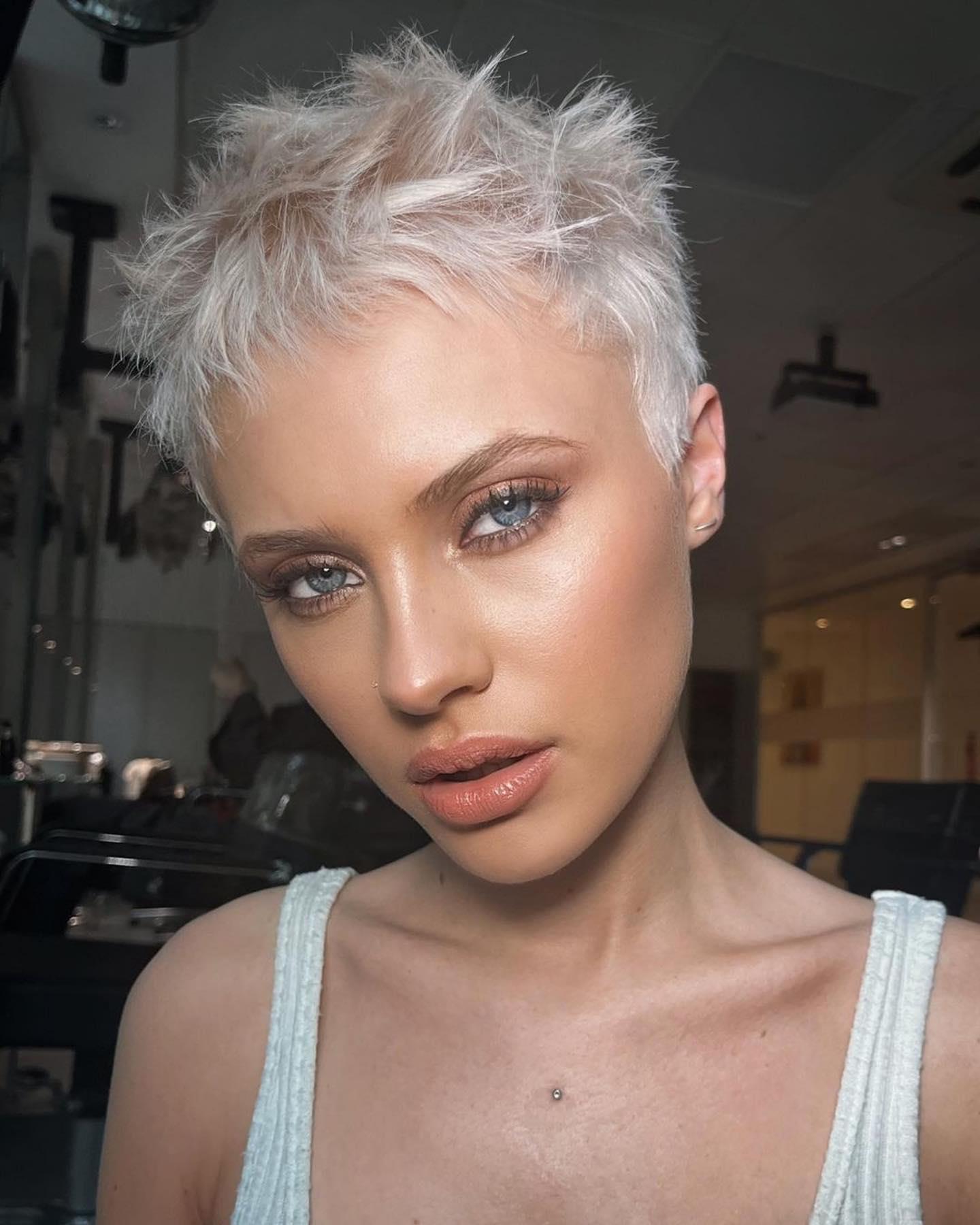 Ash-blonde short pixie haircuts for women to be cool