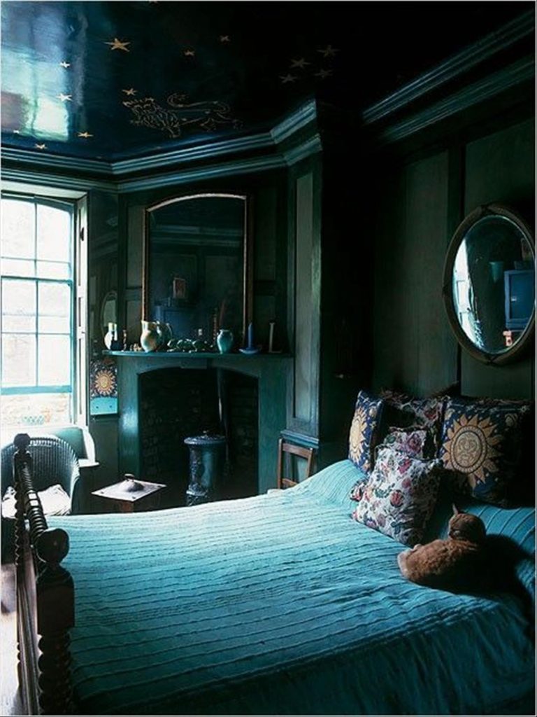 Cozy dark and moody bedroom decoration ideas