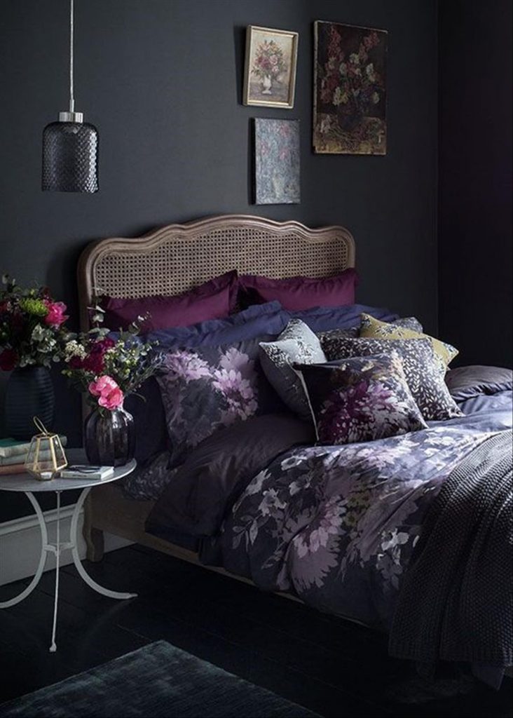 Cozy dark and moody bedroom decoration ideas