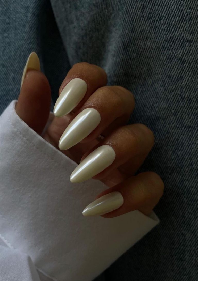 32 Best Short Winter Nails Design 2023 to Try