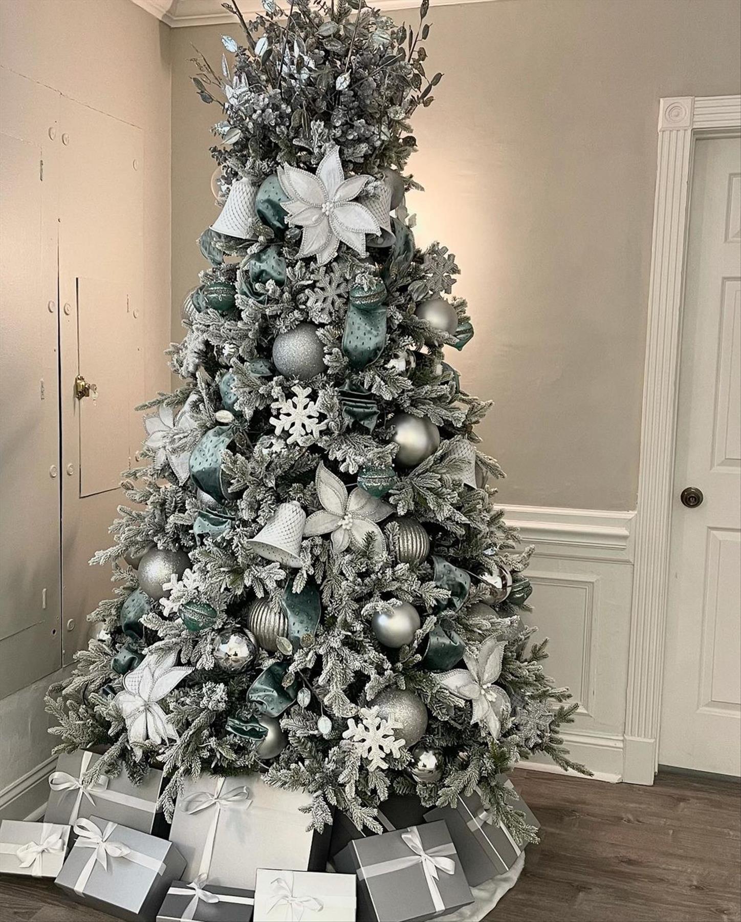 Stunning Christmas Tree Decor Ideas To Try Out For 2023