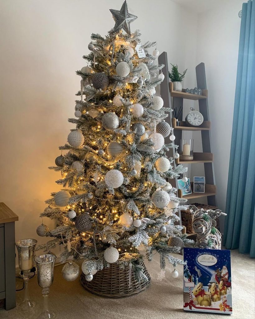 47 Stunning Christmas Tree Decor Ideas To Try Out For 2023 - Page 2 of 2