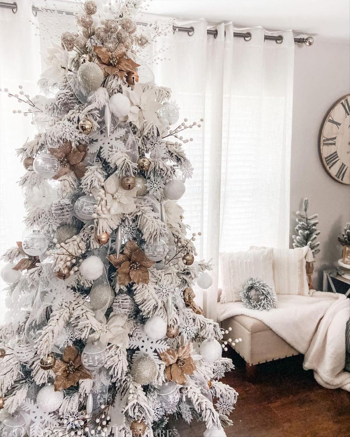 47 Stunning Christmas Tree Decor Ideas To Try Out For 2023