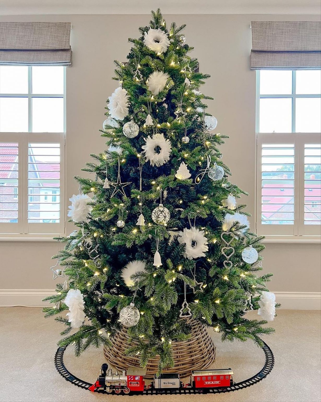 47 Stunning Christmas Tree Decor Ideas To Try Out For 2023 - Page 2 of 2