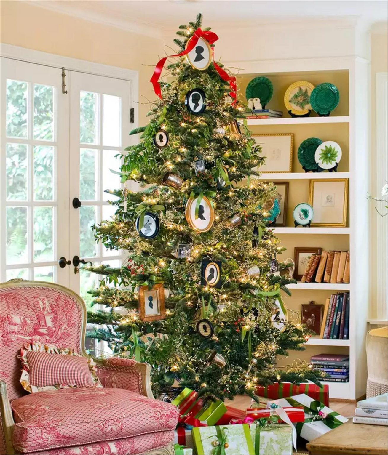 47 Stunning Christmas Tree Decor Ideas To Try Out For 2023 - Page 2 of 2