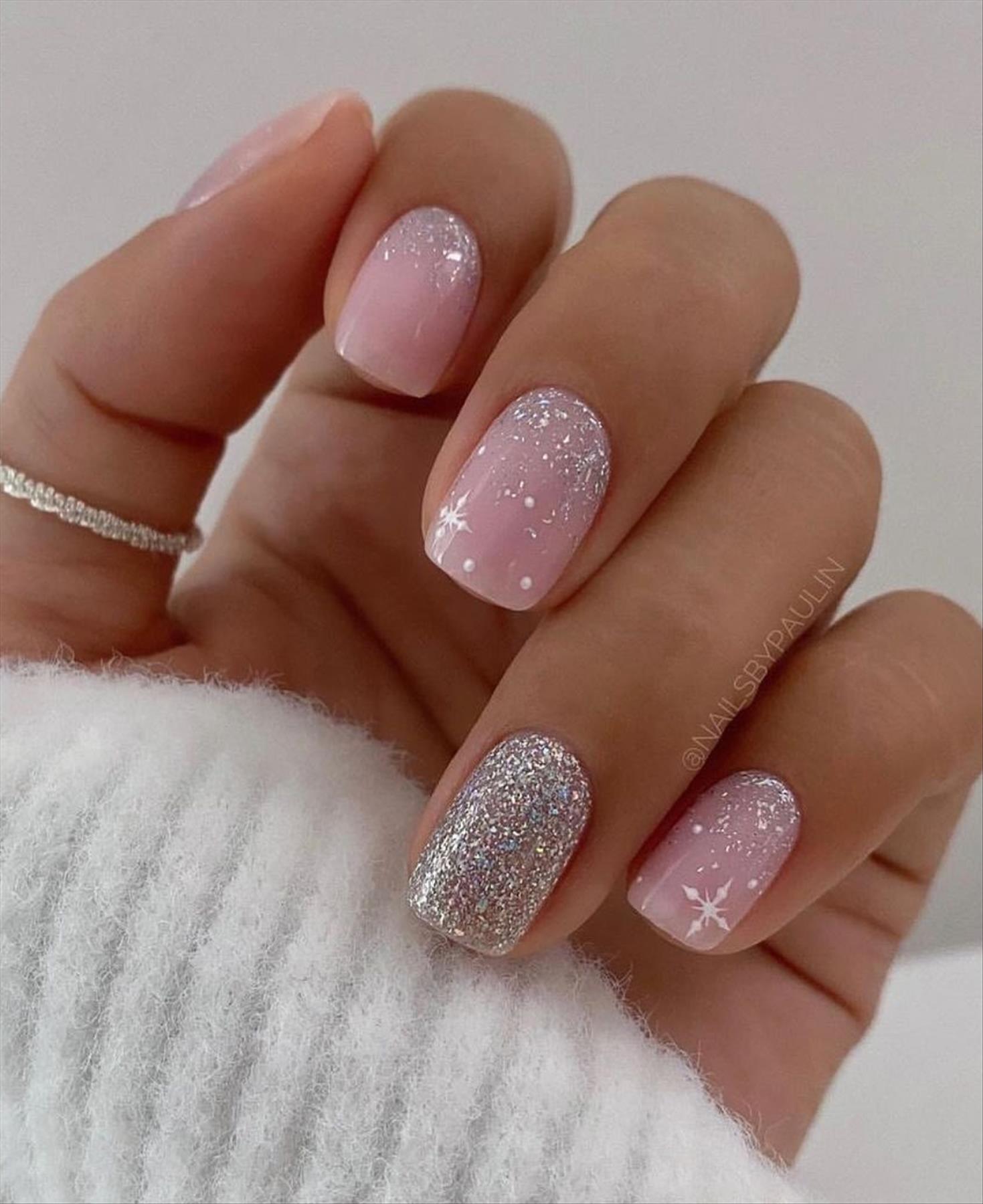 Cute Short Christmas Nails Design For 2023 To Try ASAP