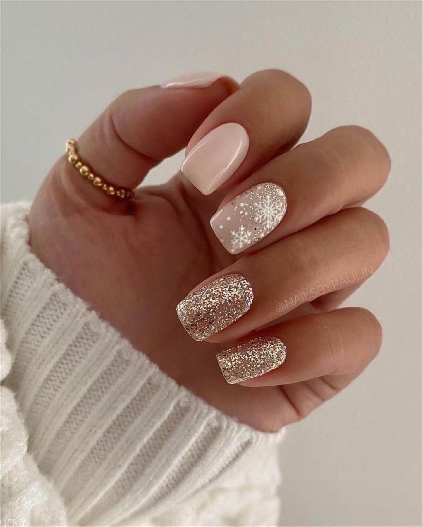 Cute Short Christmas Nails Design For 2023 To Try ASAP