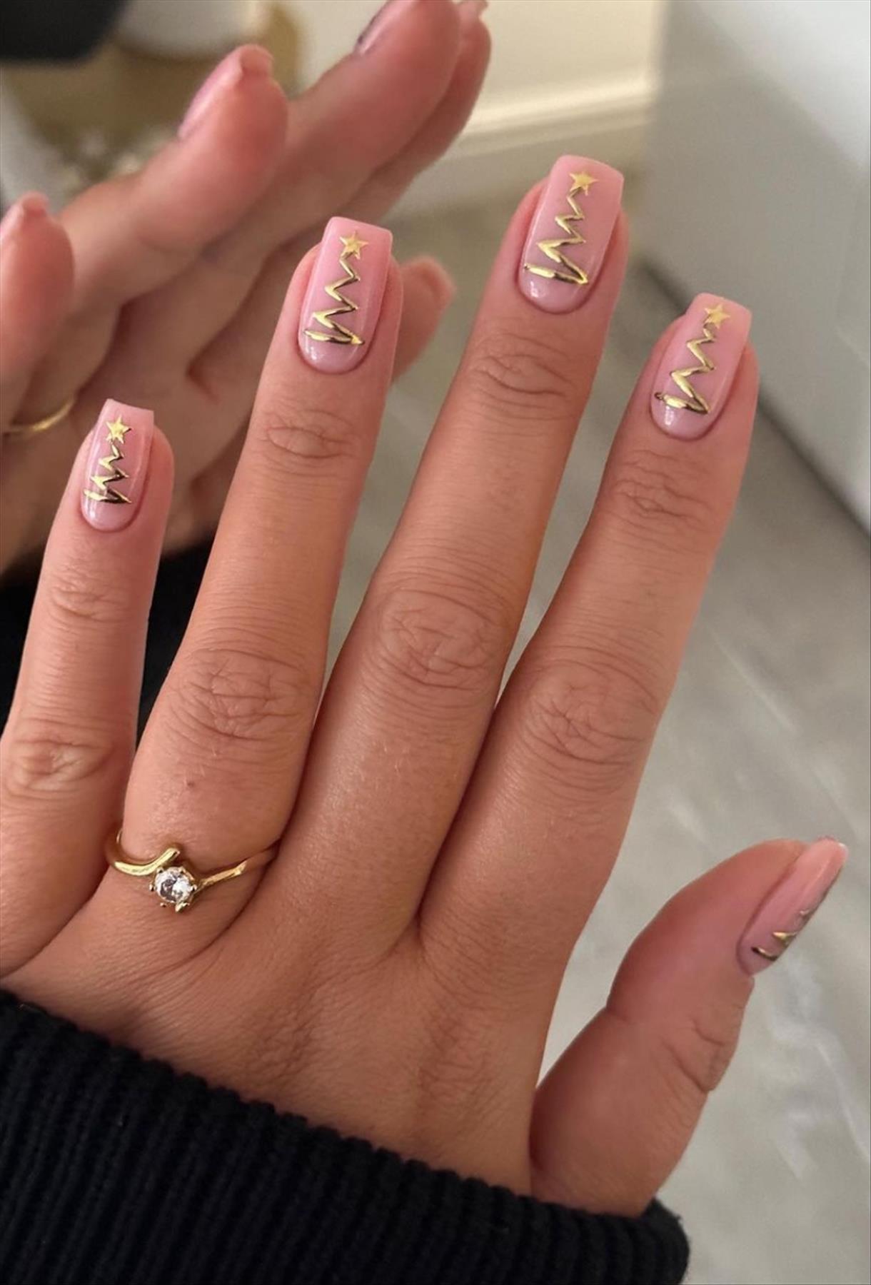 Cute Short Christmas Nails Design For 2023 To Try ASAP