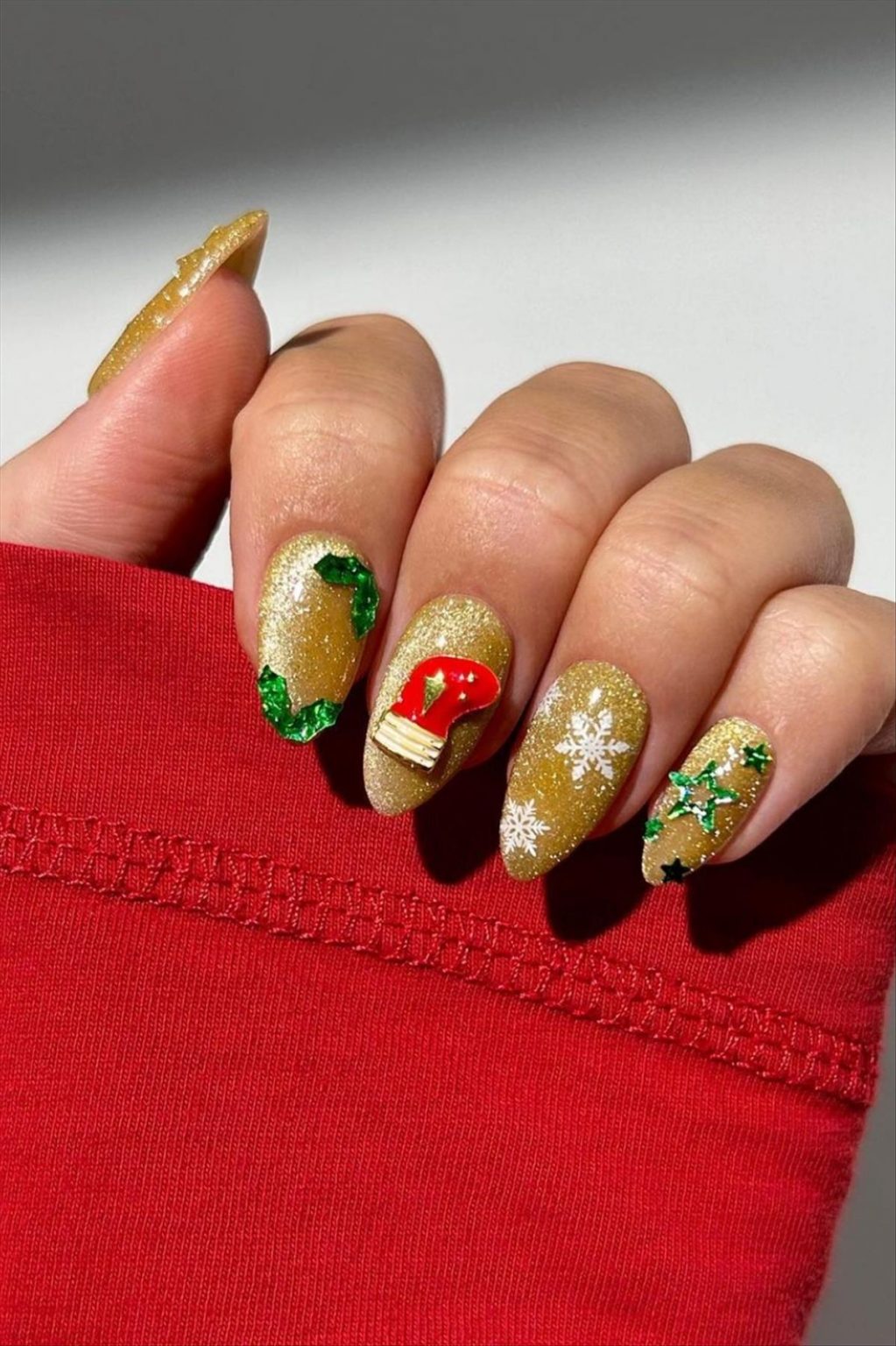 56 Cute Short Christmas Nails For 2023 To Try ASAP - Page 2 of 3