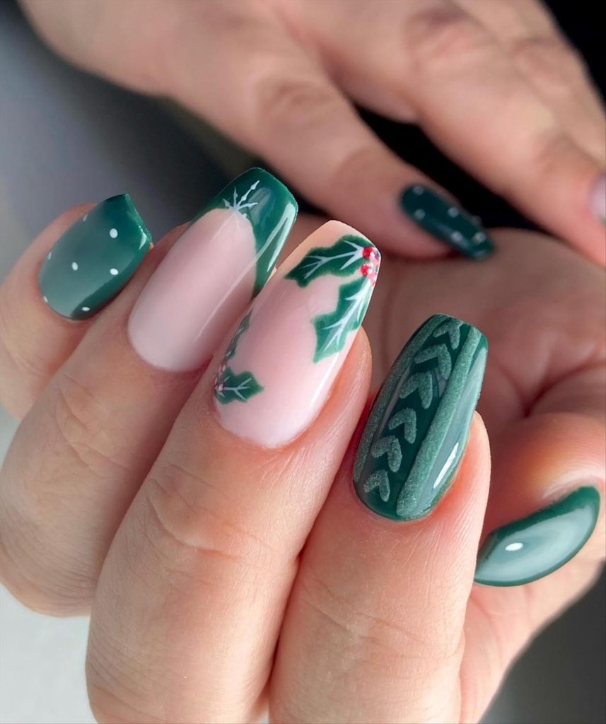56 Cute Short Christmas Nails For 2023 To Try ASAP Page 2 of 3