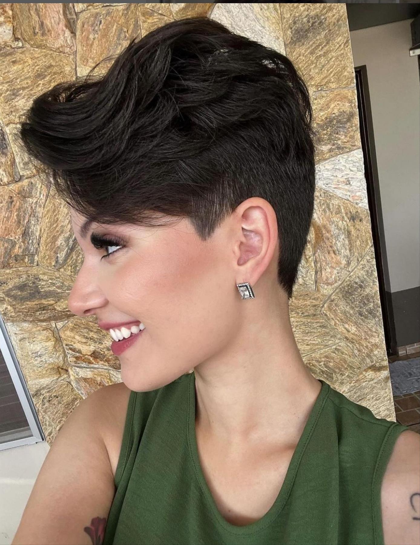 Best short pixie haircuts for thick hair in 2024
