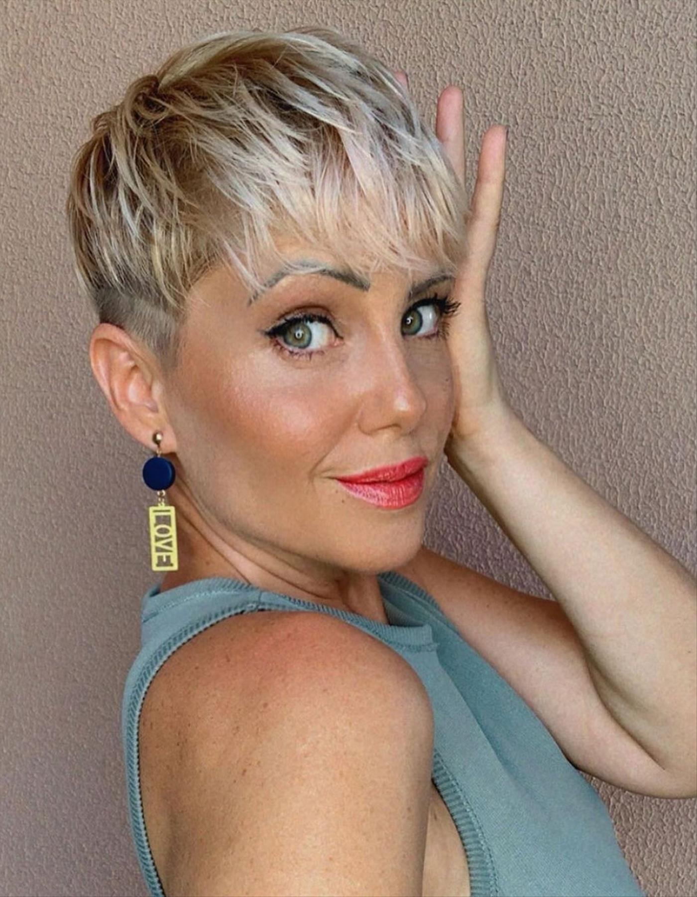 Best short pixie haircuts for thick hair in 2024