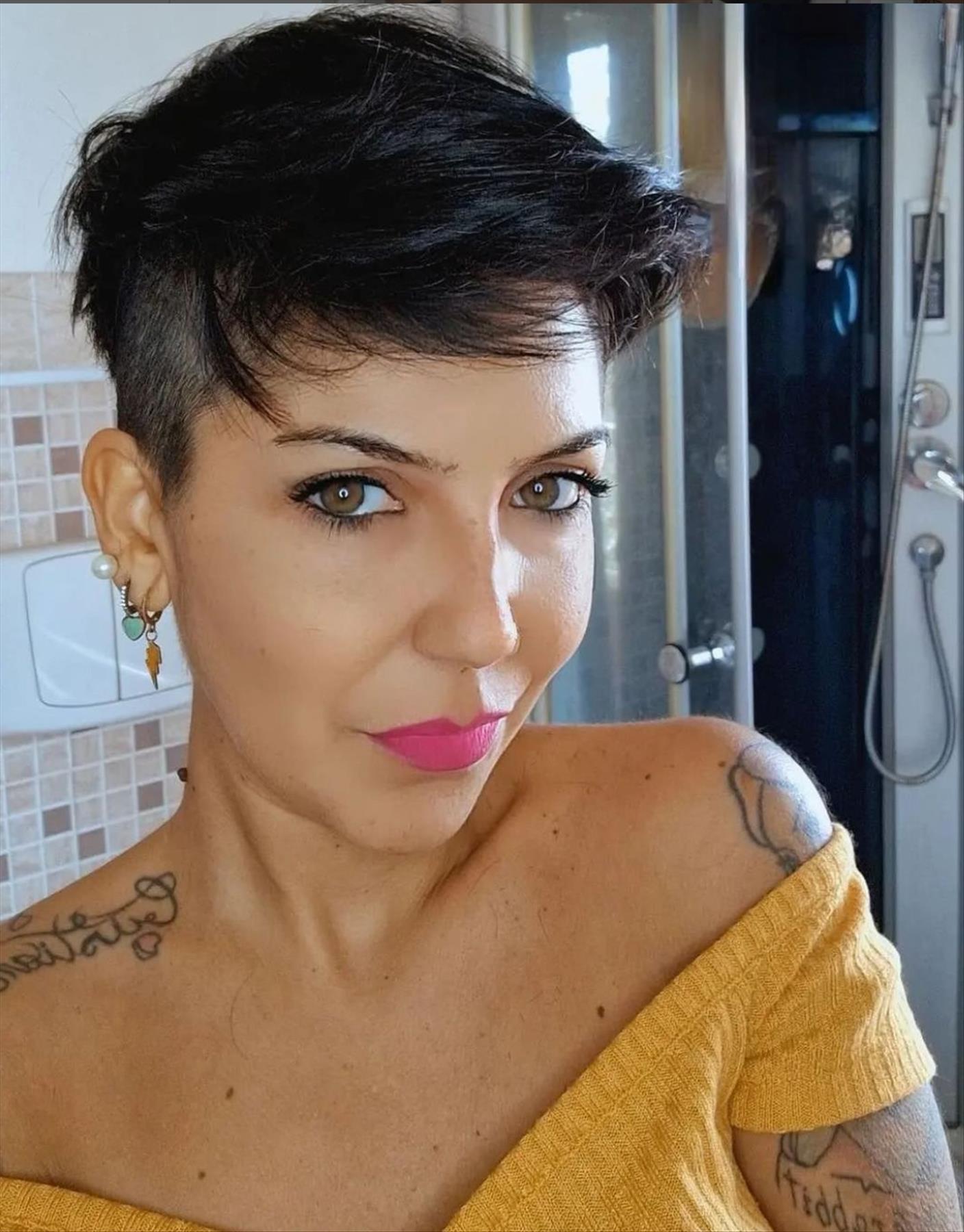 Best short pixie haircuts for thick hair in 2024