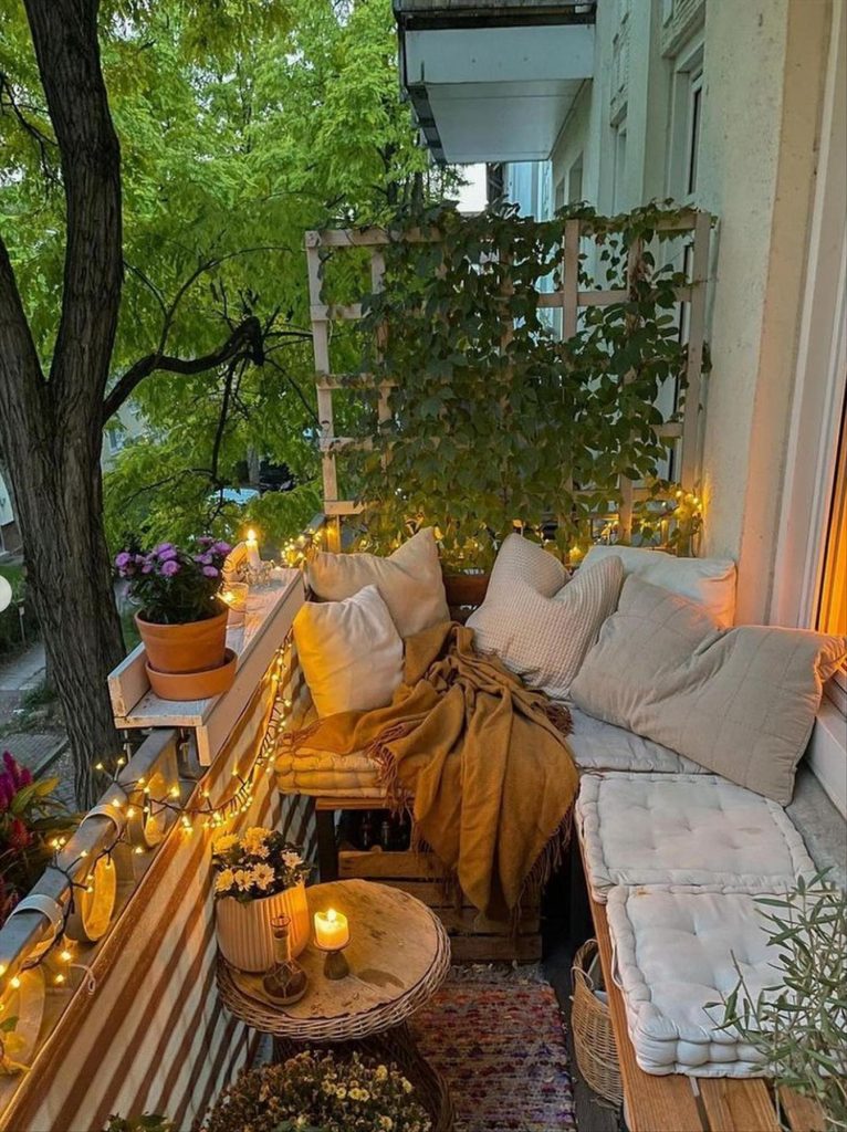 22 Bohemian Balcony Decoration Ideas For Small Space - Mycozylive.com