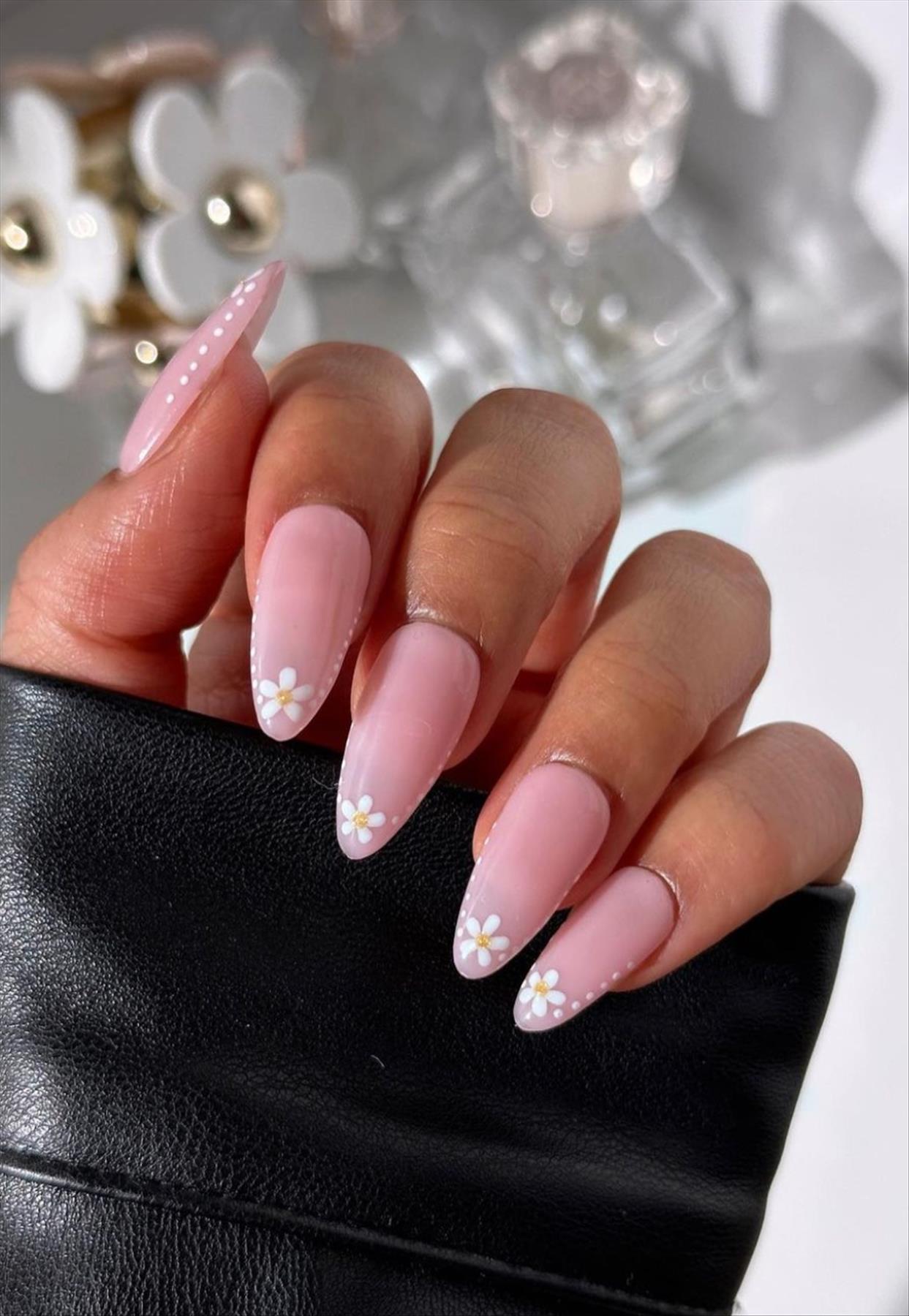 Trendy Spring flower nails 2024 trends you'll love