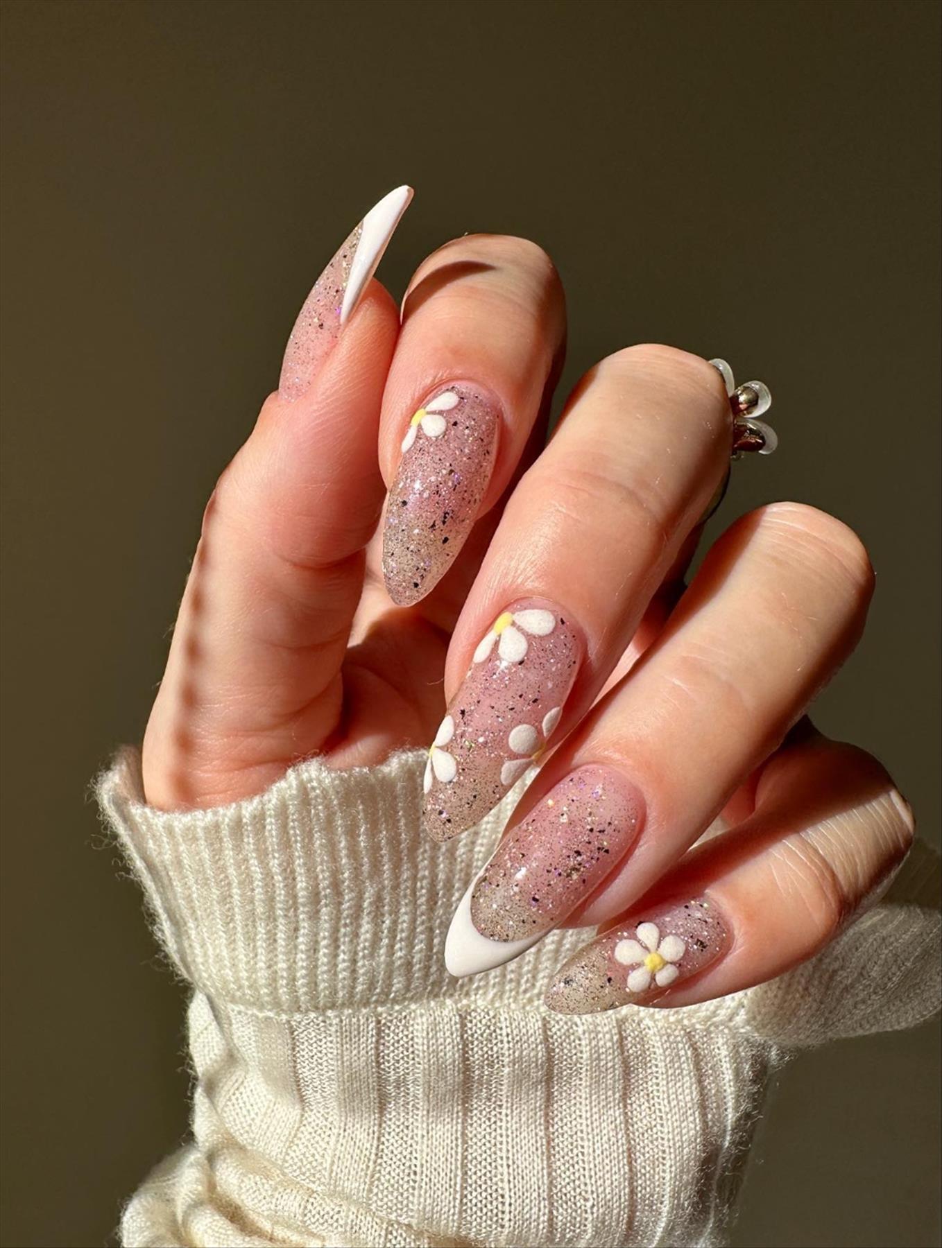 Beautiful Spring flower nails design you'll love