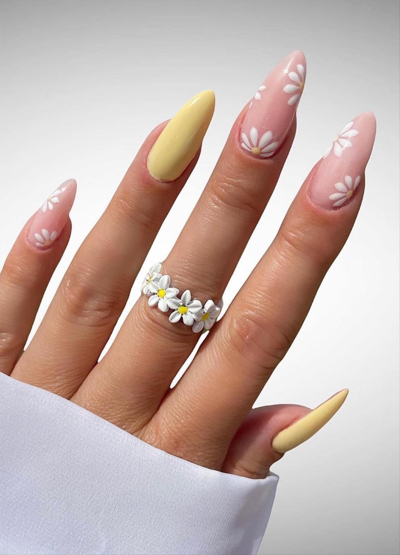 Beautiful Spring flower nails design you'll love