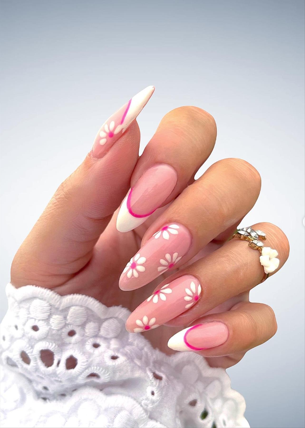 Beautiful Spring flower nails design you'll love