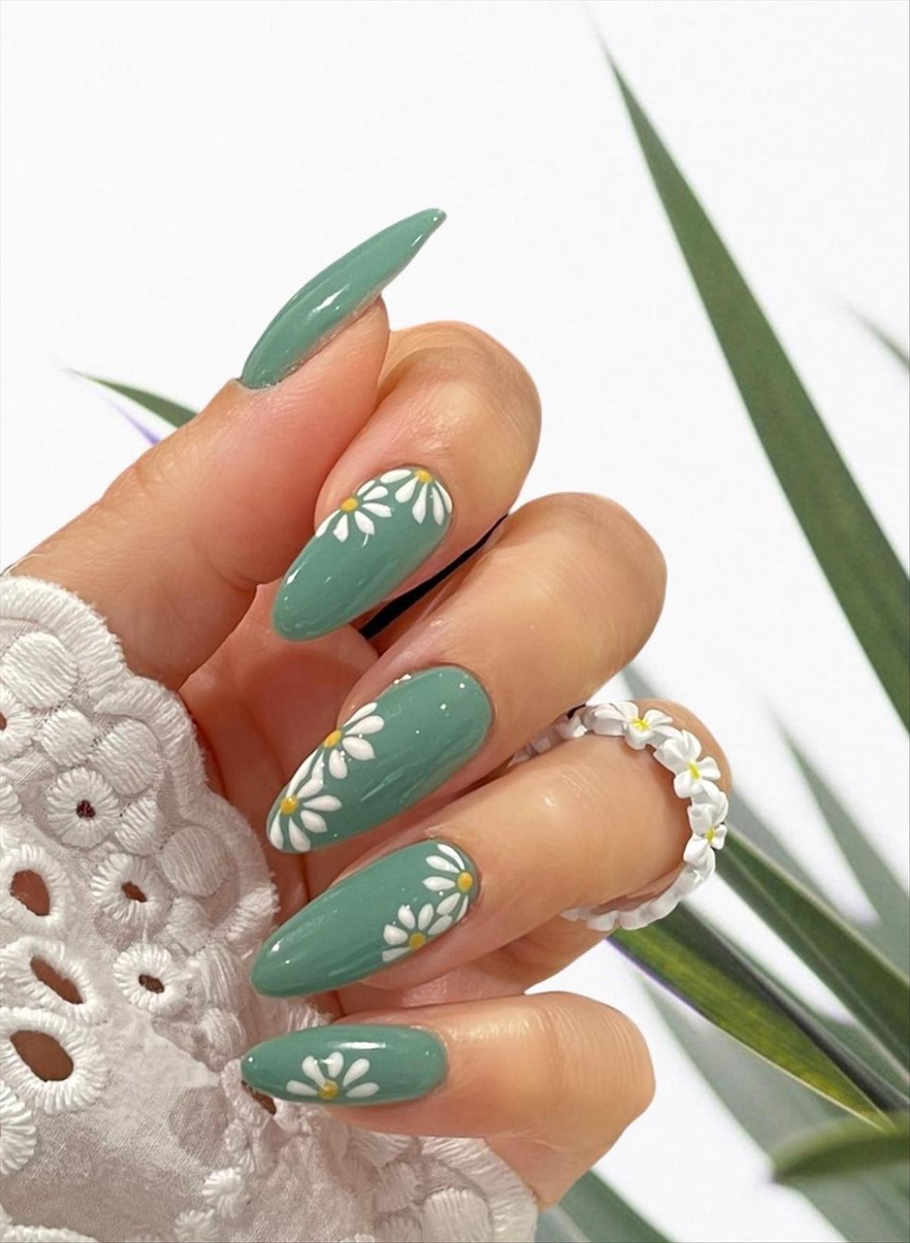 Beautiful Spring flower nails design you'll love