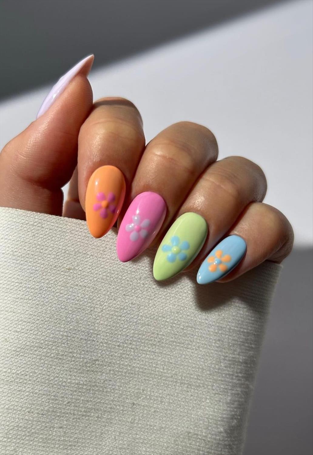 Trendy Spring Flower Nail Art for 2024