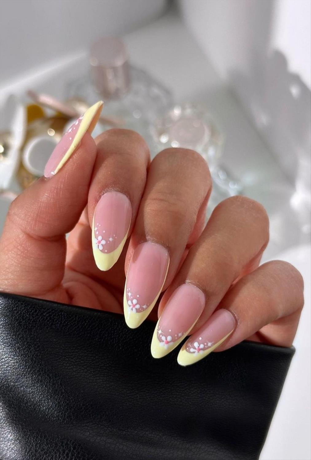 Trendy Spring Flower Nail Art for 2024