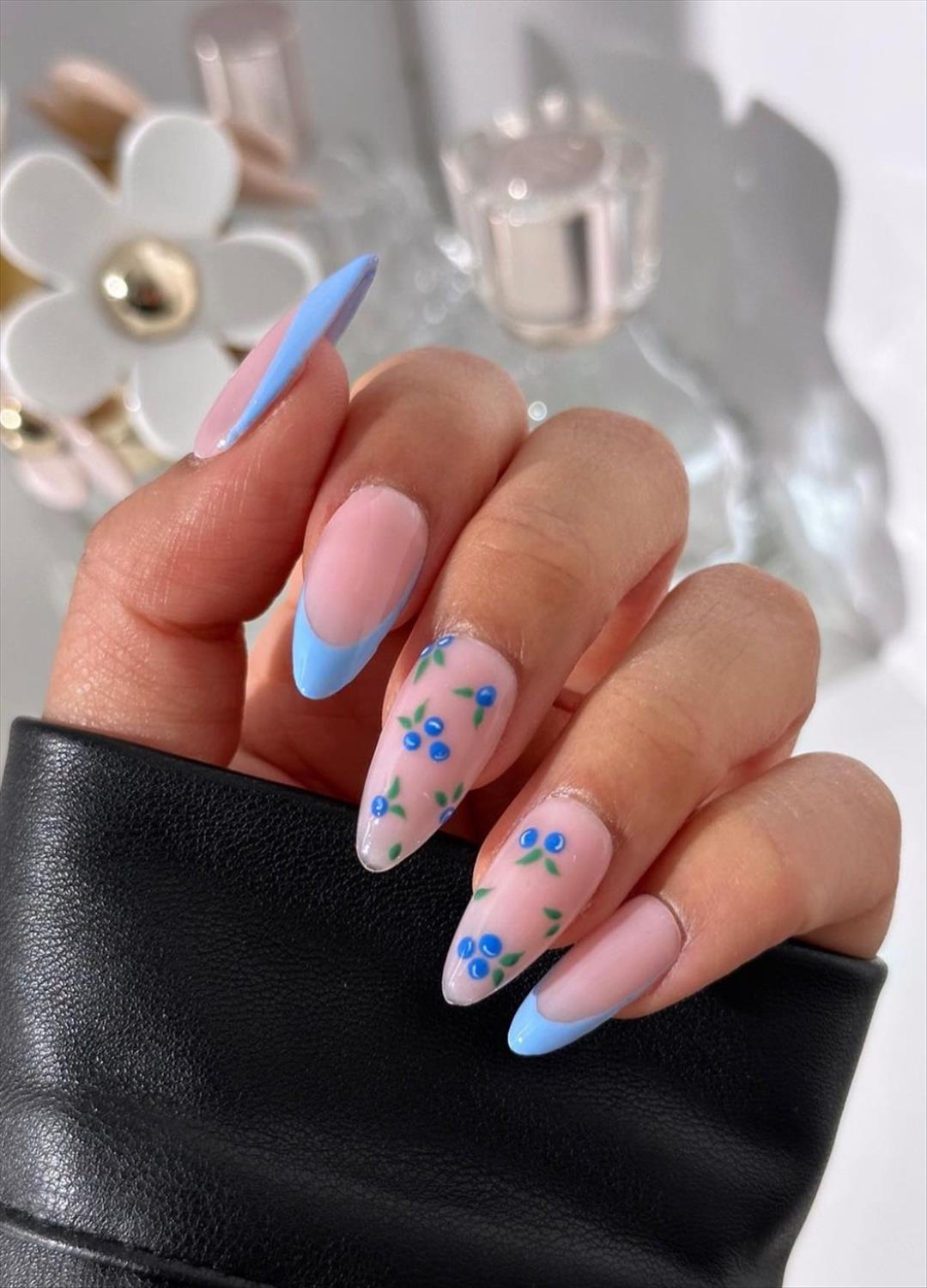 Trendy Spring Flower Nail Art for 2024